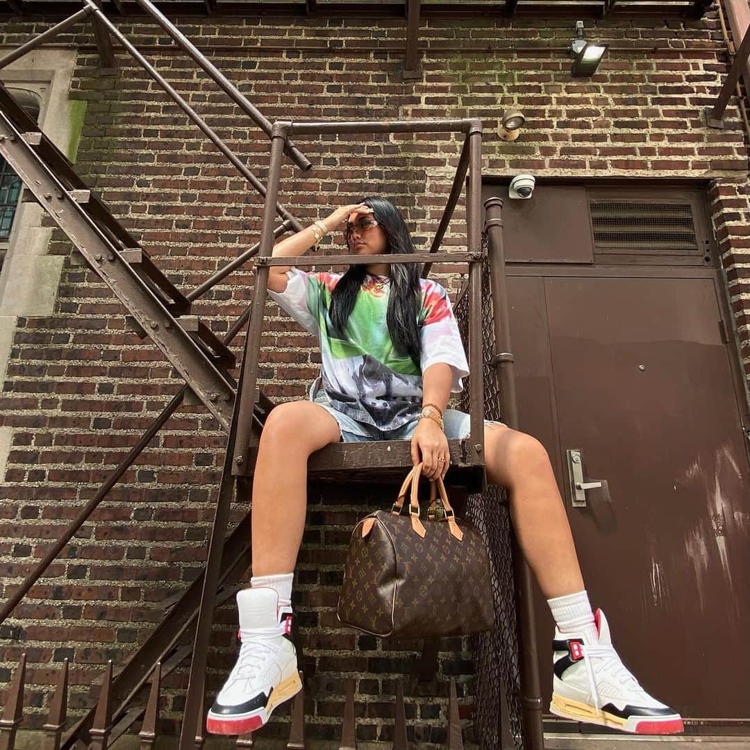 2nd STREET USAさんのインスタグラム写真 - (2nd STREET USAInstagram)「💧like I stepped in a puddle  new in @ chestnut st palm angels alien tee: size small maison margiela sneakers : size 39 eu vintage Chanel necklace Louis Vuitton speedy  vintage Versace lenses   #explorepage」6月3日 8時16分 - 2ndstreetusa