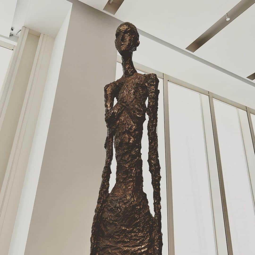 西山由さんのインスタグラム写真 - (西山由Instagram)「" Grand Femme II " par Alberto Giacometti à ESPACE LOUIS VUITTON OSAKA.」6月3日 8時13分 - jesuis_yui