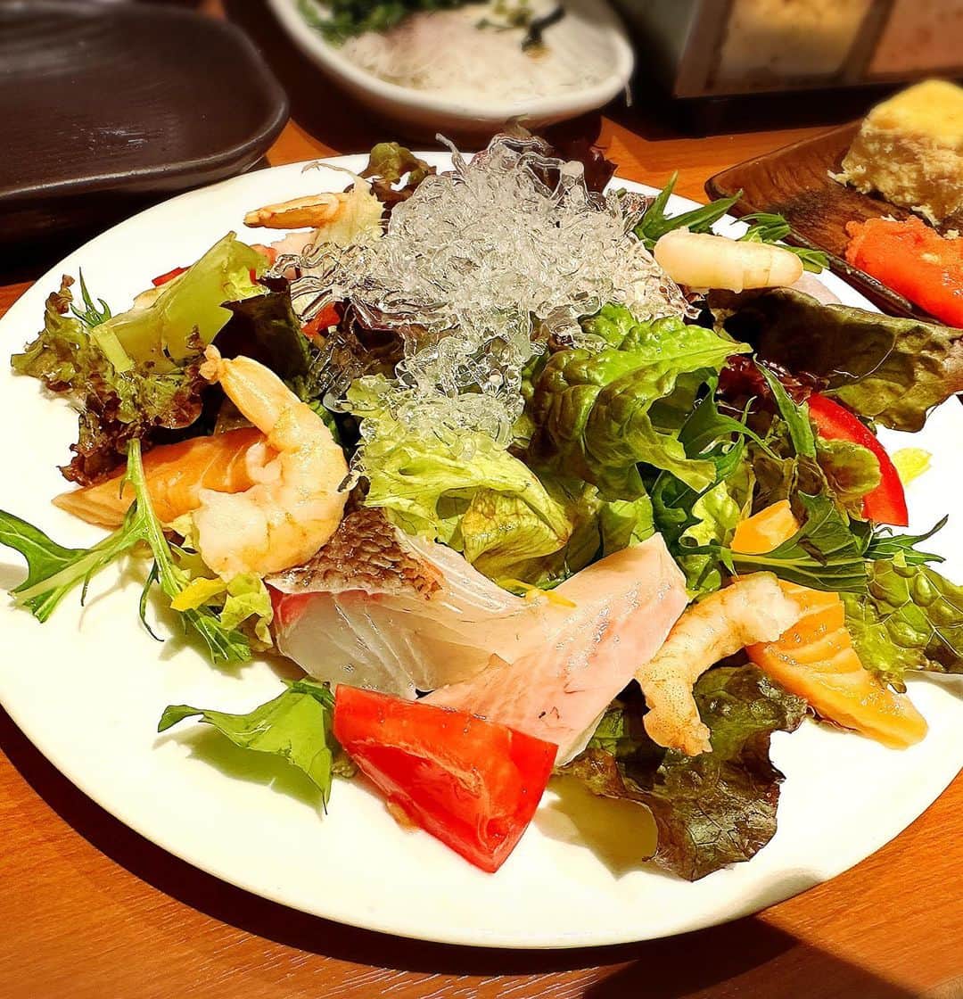 とぎもちさんのインスタグラム写真 - (とぎもちInstagram)「. 【広島 🇯🇵 히로시마】  かき小屋 豊丸水産で 夜ごはん💕  さすが広島の豊丸水産。 牡蠣メインでやってました🦪💕  というより 広島どこ行っても牡蠣ある🦪😍  ・ウニみたいなポテサラ ・明太だし巻き玉子 ・ホルモン天ぷら ・海鮮サラダ ・本日のごまだれ鮮魚  私的ヒットは 明太ポテサラ、ホルモン天ぷら、ごまだれ鮮魚、、あれほとんどだわ 🙄💓笑  #かき小屋豊丸水産 #かき小屋豊丸水産広島本通店 #豊丸水産 #豊丸水産広島本通り店 #広島 #広島名物 #広島グルメ #広島旅行 #카키고야토요마루수산 #토요마루수산 #히로시마 #히로시마맛집 #히로시마여행 #とぎもち広島 #とぎもちかき小屋豊丸水産 #とぎもち豊丸水産 #とぎもち焼き牡蠣」6月3日 8時24分 - togistagram