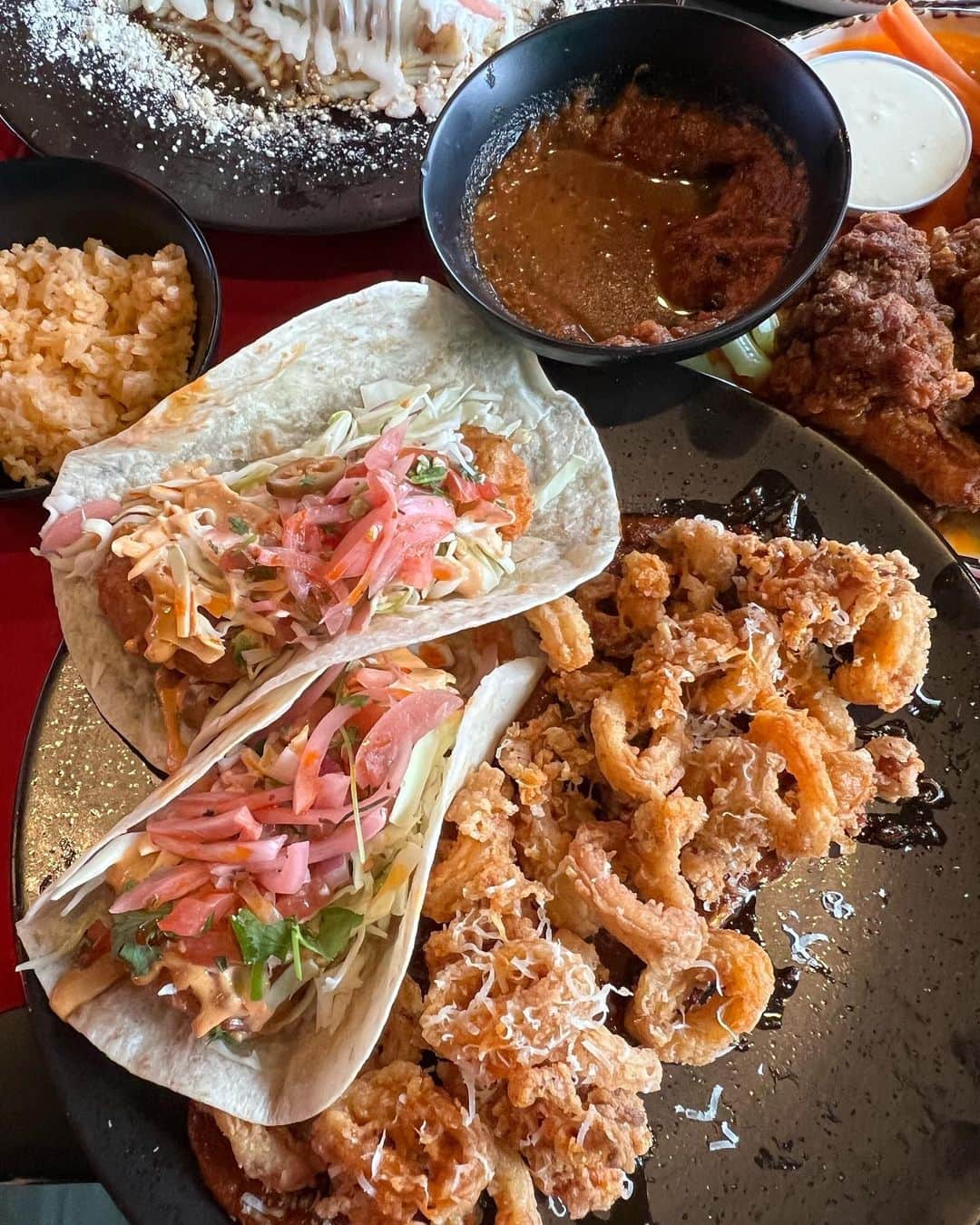 ライナ・ホワンさんのインスタグラム写真 - (ライナ・ホワンInstagram)「Had an amazing time @amorytequiladtsa thanks to @trufl_app 😍😍😍 their tacos are super delicious and their wings r massive 😳」6月3日 13時53分 - rainaiscrazy