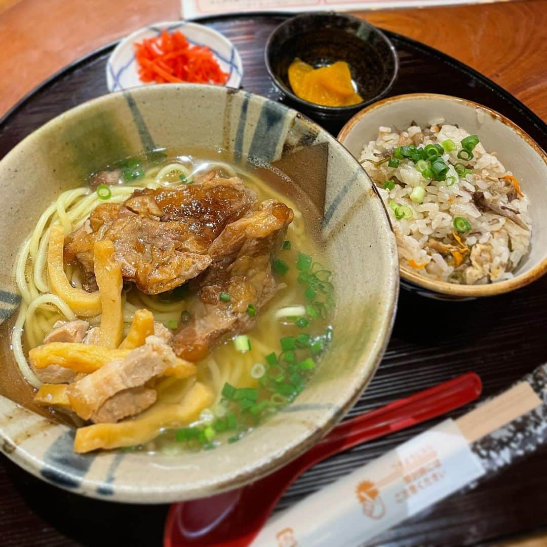 木村ひさしさんのインスタグラム写真 - (木村ひさしInstagram)「最高のおっさんの昼ごはん。 うりずん食堂　ソーキそばAセット #最高のおっさんの沖縄料理  #2023チャレンジ第二弾  #code願いの代償」6月3日 13時53分 - kimura.hisashi