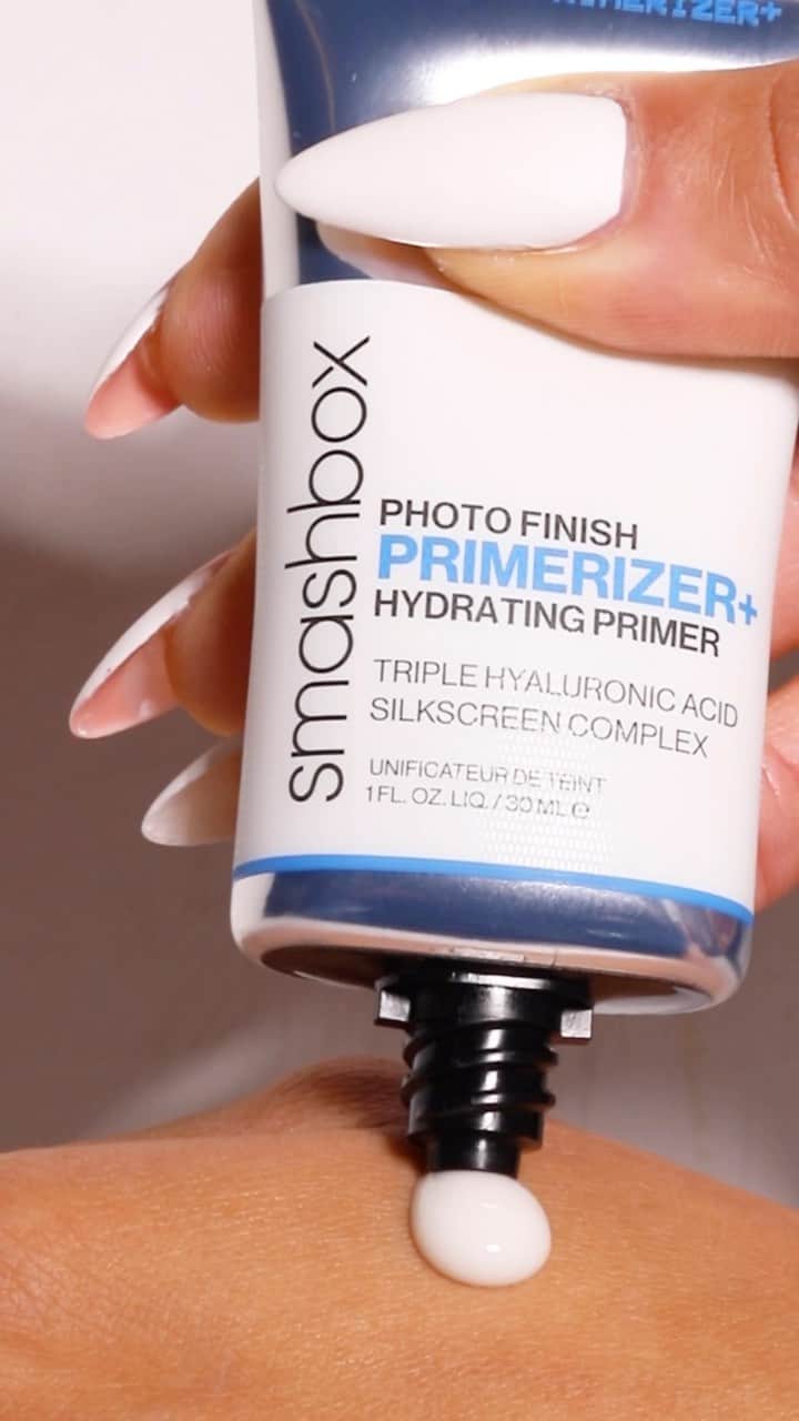 Smashboxのインスタグラム：「Makeup-gripping primer power 🤝 72-hour hydration (your moisturizer could never)  Shop Primerizer+ at smashbox.com | Link in bio」