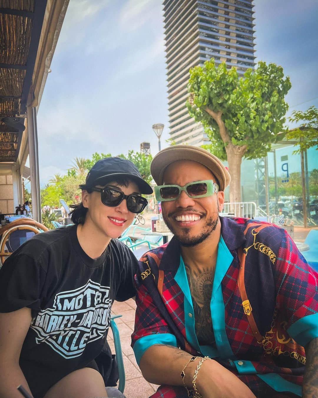 セイント・ヴィンセントのインスタグラム：「Pics with v talented people I’m v fond of!  Hello, beautiful Barcelona.  @anderson._paak @jbrekkie」