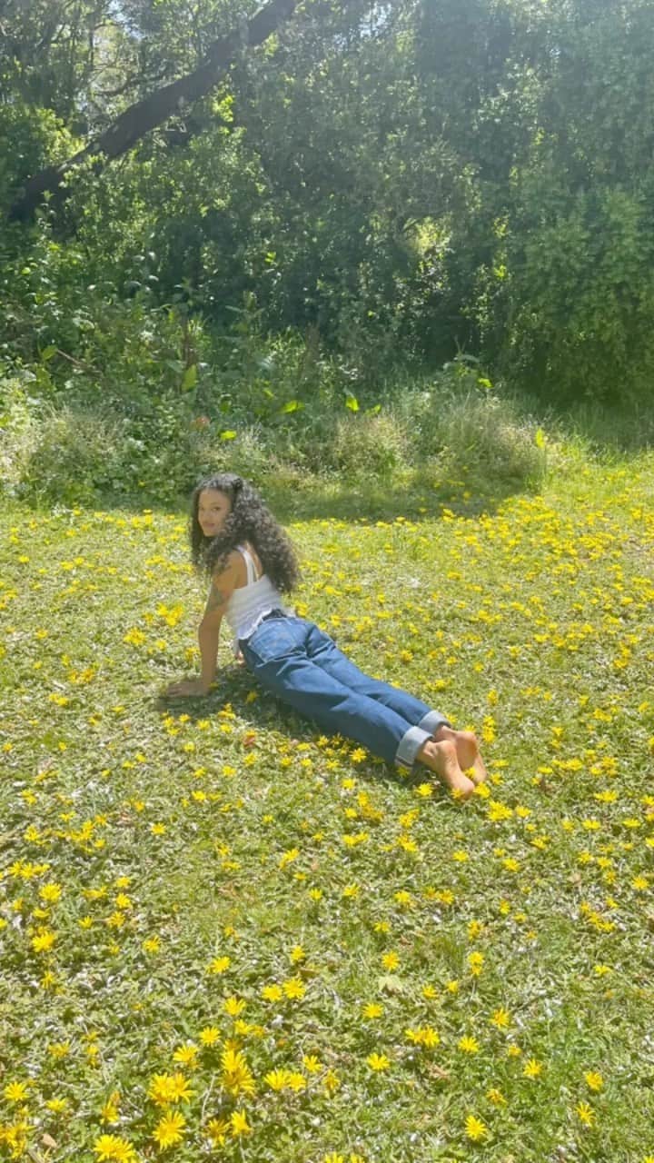 ティファニー・キャデラックのインスタグラム：「daydream🌼」