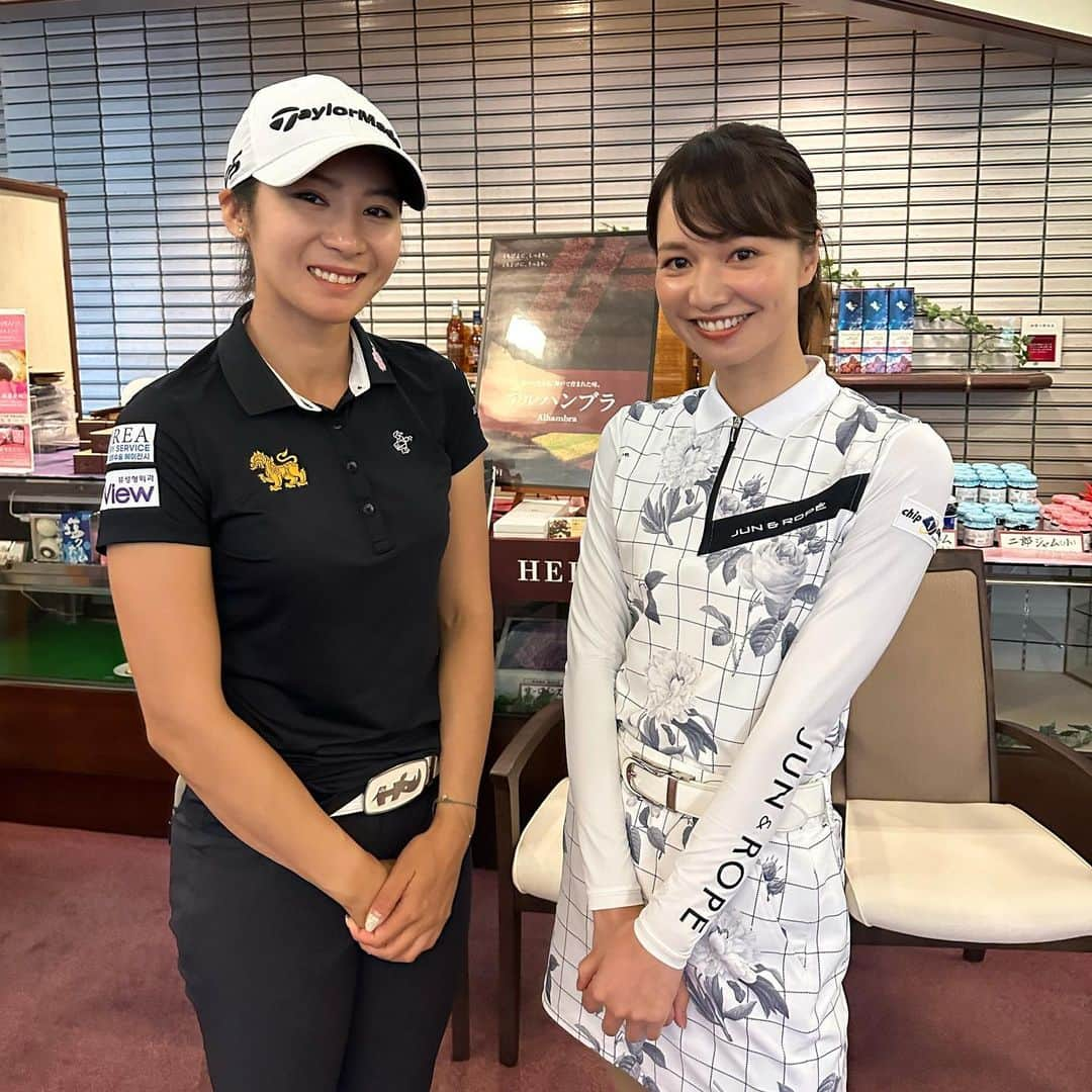 三枝こころさんのインスタグラム写真 - (三枝こころInstagram)「昨日36歳なりました🎂 @ecc_ladiesgolftournament の広報アンバサダーで、北六甲カントリークラブへ。 最終日は中止となりましたが、プレーオフを解説席で見れて感動しました。 初めての解説席❗️ 緊張しましたが、平瀬プロ・中邨アナのおかげで楽しむことが出来ました。 優勝したP・サイパンプロおめでとうございます㊗️ 2023年の誕生日は、ドタバタ過ぎて覚えてないです。 色んなことが重なり、自分の誕生日よりも優先してたら6月2日終わってました(笑) 歳とると誕生日どうでもよくなるって、こういうことね🤣 さぁ今日は一大イベント。 人生最初で最後だと思うことを皆んなで力を合わせてやってきます。 これからも応援宜しくお願いします。 #eccレディースゴルフトーナメント  #ステップアップツアー #アンバサダー #北六甲カントリークラブ #解説席 #誕生日 #36歳 #ゴルフ女子 #ママゴルフ」6月3日 9時30分 - kokoro_golf