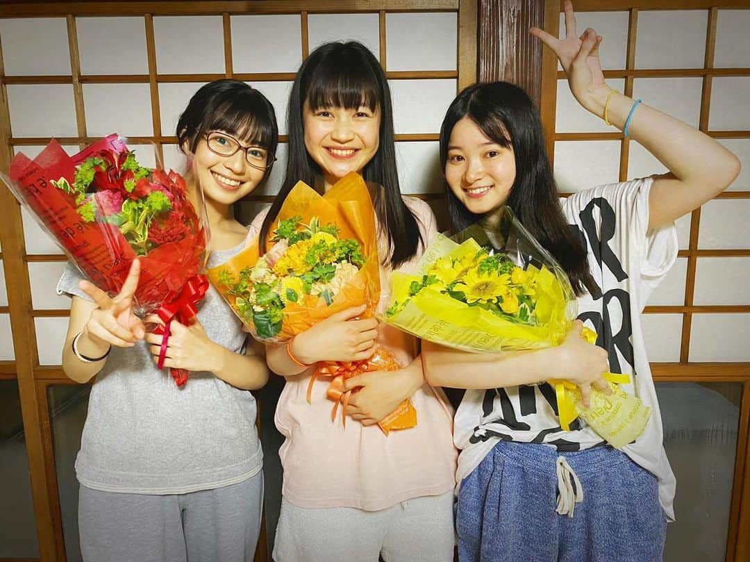 クライムファミリーさんのインスタグラム写真 - (クライムファミリーInstagram)「💐クランクアップ💐  高校時代の莉子・まいまい・ごっちんを演じた #松崎未夢 さん、#田中海凪 さん、#福島愛 さん の3ショット📸  「#バイバイマイフレンド 」 第1話、最終話はTVerで見逃し配信中  ▼見逃し配信はこちら https://tver.jp/lp/episodes/epvoaw5zg3  #フジテレビ #森田望智 #萩原みのり #新ドラマ #深夜ドラマ #ドラマ」6月3日 10時00分 - tue_action_fujitv