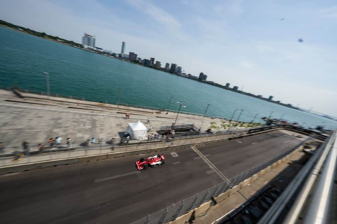 マーカス・エリクソンさんのインスタグラム写真 - (マーカス・エリクソンInstagram)「First laps around downtown Detroit ✅. Bumpy and tight out there! Will be a fun weekend! P11 in practice 1, more to come tomorrow 💪🏻 #ME8 #INDYCAR   @huskiicespritz  @chipganassiracing  @hondaracing_hpd」6月3日 10時24分 - ericsson_marcus