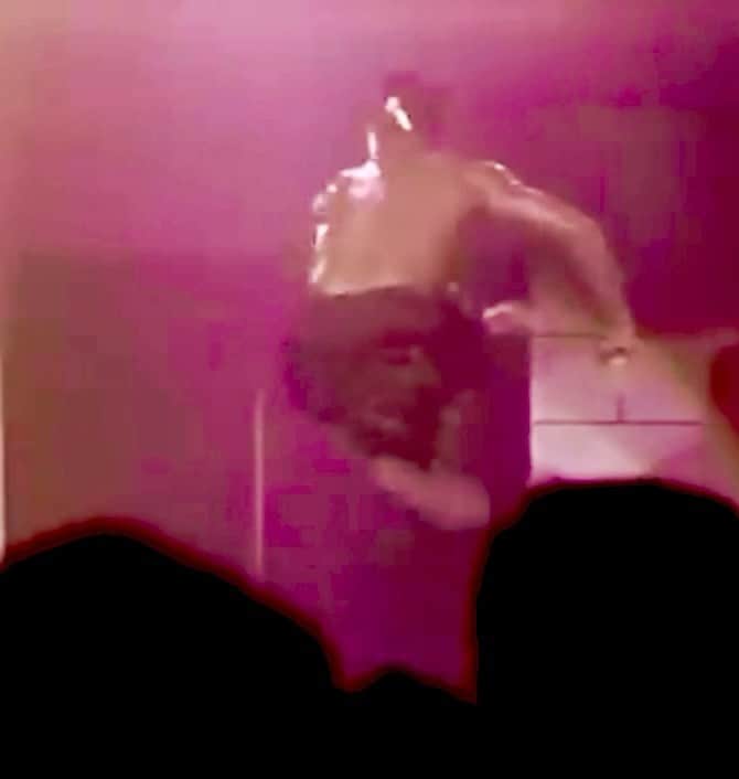 MCハマーのインスタグラム：「It’s one hundred percent “freestyle” I don’t know what I’ll do next. .. then at the 25 second mark I decided I would fly .. and subsequently began to spread my wings (like an Eagle) then I rose (leapt) into the air and landed hands free .. violated gravity and rose to my feet, ALL while staying seamlessly in sync with the music . 👑🕺🏿」