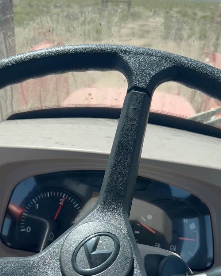 ストーン・コールド・スティーブ・オースチンのインスタグラム：「Clearing Nevada sage brush is very different from South Texas brush country.  Slow going, but it’s very relaxing.  @schererkubota  #desert #4x4 #tractor #kubota   Alice In Chains Would?」