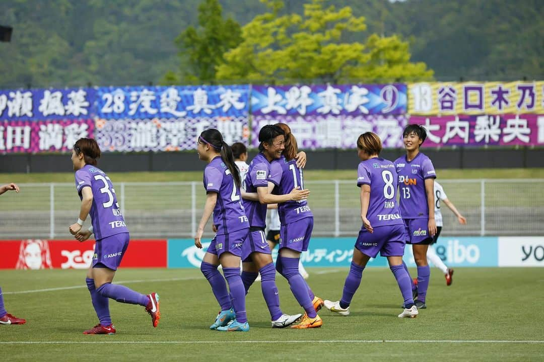 近賀ゆかりのインスタグラム：「Yogibo WE League 19  Game Day!!!!! 🆚 @chifure_as_elfen_saitama  ⏰ 14:00kick off 🏟️広島広域公園第一球技場  #weleague #サンフレッチェ広島レジーナ #サンフレファミリー　#共鳴」