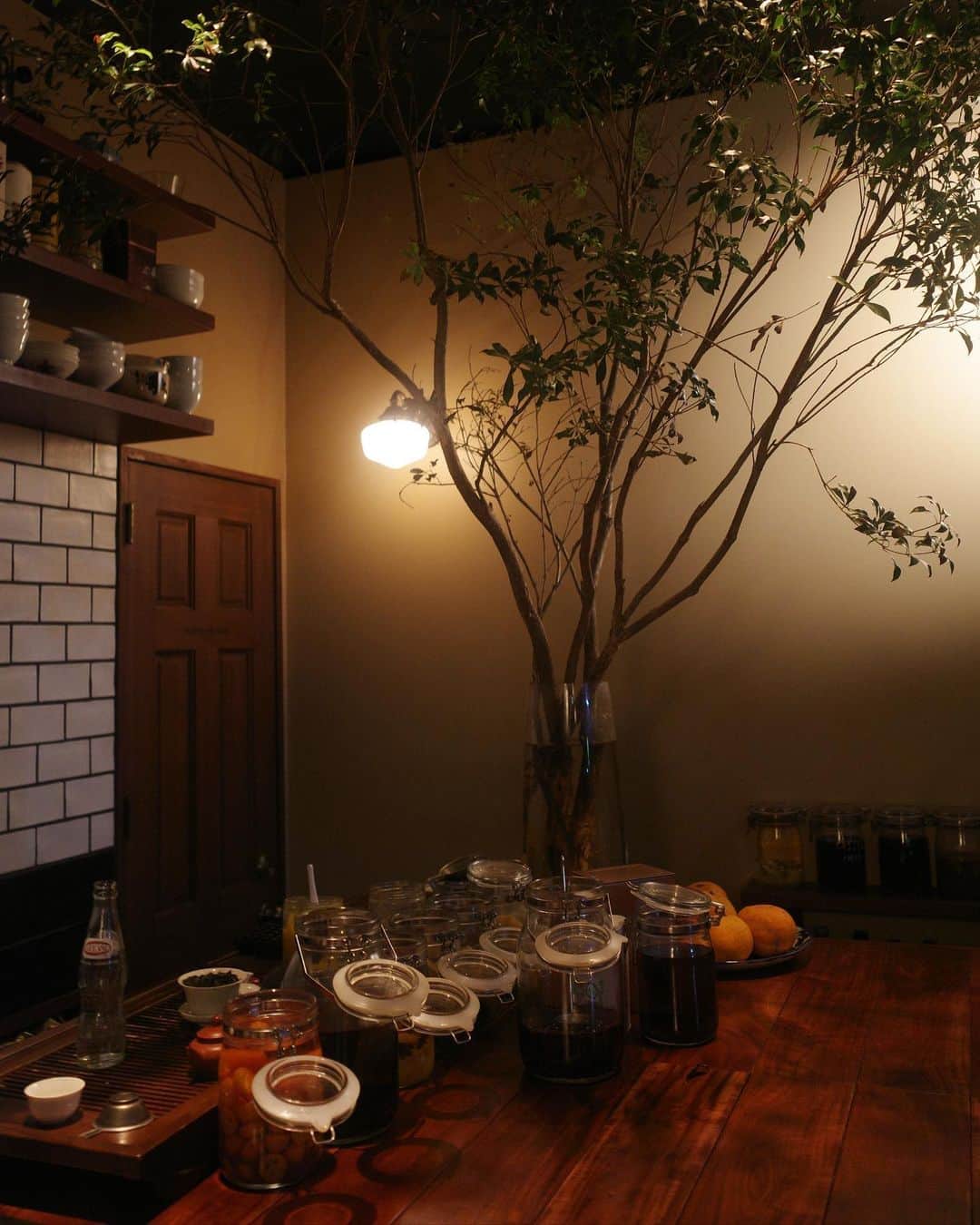 Icumi Oohamaさんのインスタグラム写真 - (Icumi OohamaInstagram)「私服とご飯。  名古屋のお問い合わせ沢山もらったお店🍽️ @saag.tea.bar  身体に優しい中華料理。美味しいだけでなく、POPUPでMAXに疲れた身体を癒して元気を与えてくれる料理にすっかり魅了させられました♩お酒も加藤さんが漬けた果実酒で好みに合うものを作ってくれる。これまた絶品でした！  この @uniqlo のTシャツもお腹が見えるか見えないかくらいで 着心地も良いので買い足し決定。」6月3日 10時54分 - icumi___