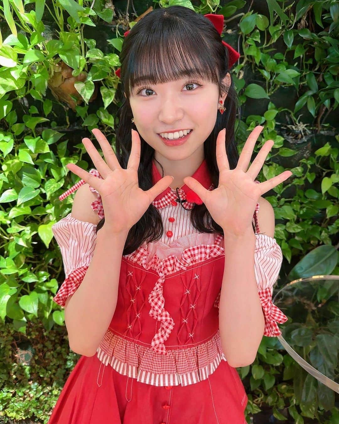 山内瑞葵さんのインスタグラム写真 - (山内瑞葵Instagram)「. ୨୧┈┈┈┈┈┈┈┈┈┈୨୧ . 赤い衣装好き〜♥️ . #AKB48 #衣装 . ୨୧┈┈┈┈┈┈┈┈┈┈୨୧」6月3日 11時17分 - zukky_48