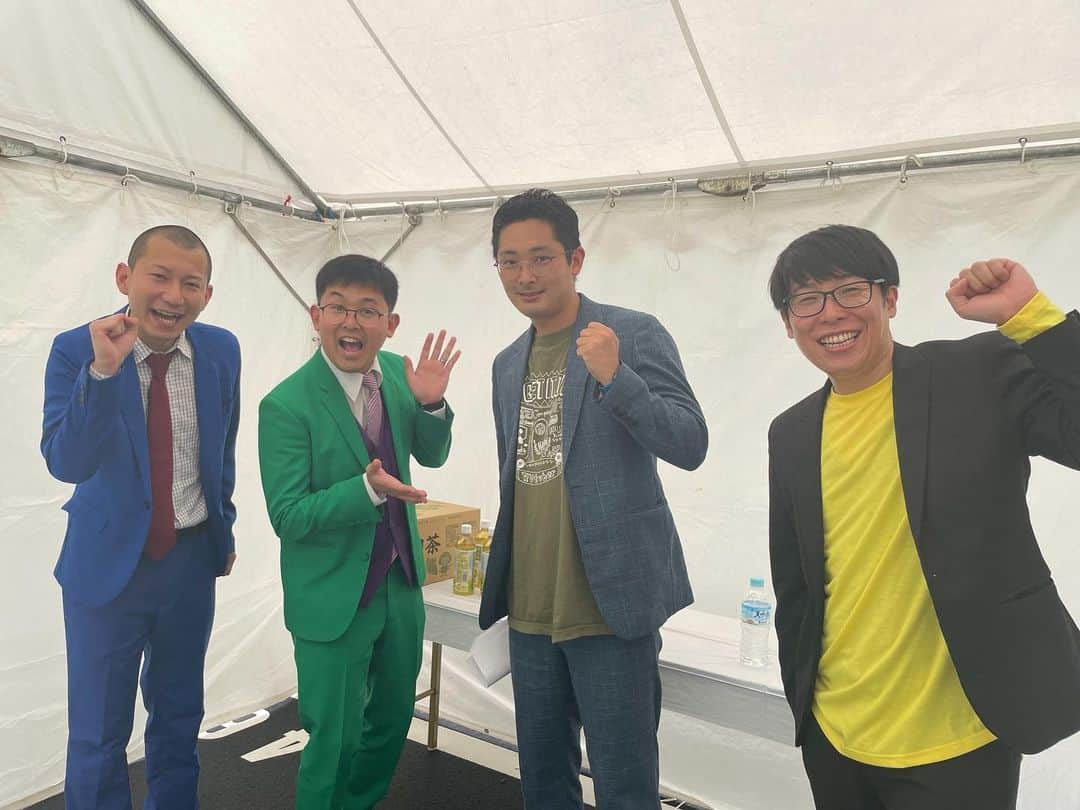 うえたけさんのインスタグラム写真 - (うえたけInstagram)「作品タイトル「キャンピング⛺️」  #ツインメッセ静岡  「#ふじのくに キャンピングカー&アウトドアショー⛺️」イベントありがとうございました😊  #さこリッチ さん口笛で小鳥と会話してました🤣  #タックル さんとお客様のおかげでめっちゃ晴れました☀️ 今、暑いです😵  まだまだ交通など乱れてたりしますので、情報を随時チェックしつつお気を付けてお越しください♪  #キャンピングカー すごい👍」6月3日 11時53分 - numanzu_uetake