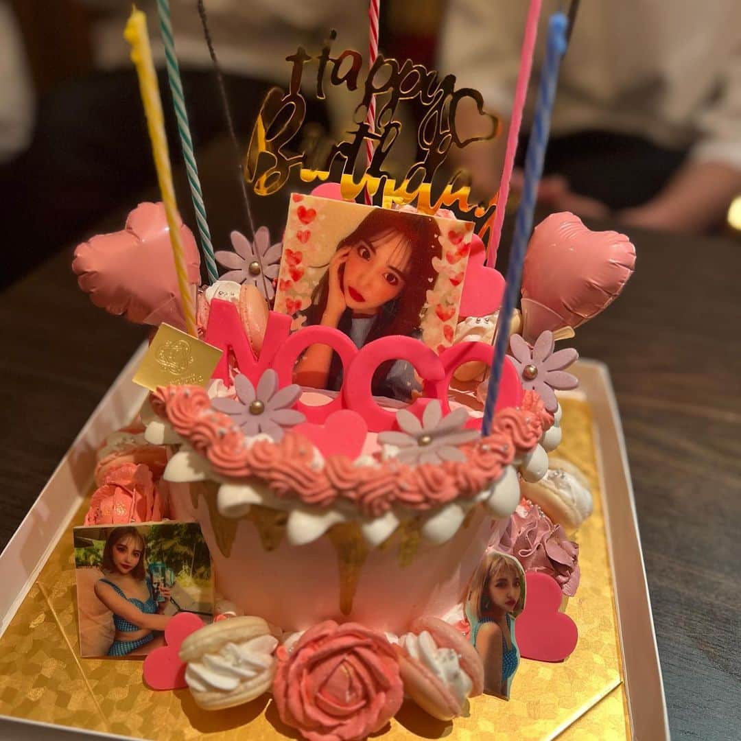 NOCOのインスタグラム：「もうとうとう26歳になりました🫣たくさん素敵なお友達にお祝いしてもらえて幸せ🫶みんなほんとにありがとう🤗このクソ可愛いケーキ美味しすぎた❤️  @curana_cake」