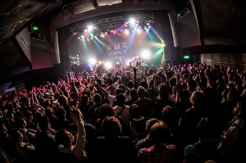 山嵐のインスタグラム：「【LIVE PHOTO📸】 💉PAIN KILLER TOUR Season. FINAL💊  ■2023/4/10(月) ＠渋谷Spotify O-WEST  Photo by @hayachinphoto   ▶︎▶︎NEXT TOUR▶︎▶︎ 山嵐 TOUR 2023🔥  ■7/9(日) 新代田FEVER w/ ENTH  ■8/11(金・祝) 大阪LiveHouseANIMA ■8/13(日) 名古屋CLUB UPSET w/ KYONO  🎫TICKET:¥4,200(+1D) ✅チケット一般発売中📢  ▶︎イープラス https://eplus.jp/yamaarashi/  ▶︎チケットぴあ https://w.pia.jp/t/yamaarashi/ Pコード：244-502  #山嵐 #山嵐tour2023 #ENTH #KYONO」