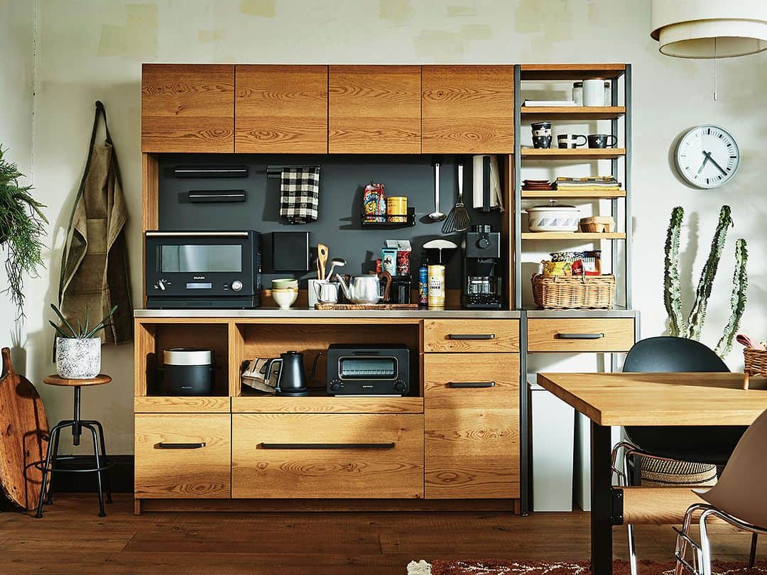 FLYMEeさんのインスタグラム写真 - (FLYMEeInstagram)「【PICKUP】 FLYMEeで取扱う「キッチン収納・食器棚」をピックアップ。  ・ ・ ・ ・ ・ ・ ・ ・ ・ ・ ・ ・ ・ ・ ストーリーにて皆様の投稿をご紹介しています。 「#FLYMEe」を付けて、ご購入いただいた家具をお使いの様子をぜひご投稿ください。 ・ ・ ・ ・ ・ ・ ・ ・ ・ ・ ・ ・ ・ ・  ▼商品詳細はプロフィール欄のURLよりご覧ください。 @flymee_official  #FLYMEe⁣ #フライミー #家具 #インテリア #インテリア通販 #家具通販 #インテリアデザイン #インテリアコーディネート #インテリア好き #家具選び #キッチンインテリア #キッチンボード #キッチンカウンター #キッチン収納 #食器棚 #収納家具 #インテリア収納 #家づくり計画 #家づくりアイディア #マイホーム計画 #インテリア家具 #furniture #interiordesign #interiorinspiration #designinterior #furnituredesign #homedecor #interiordecor #interiorstyling #lifestyle」6月3日 12時01分 - flymee_official