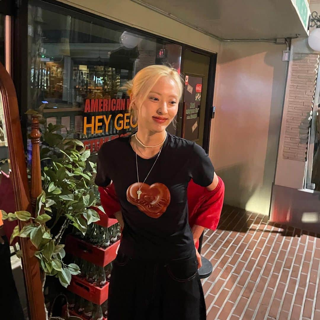 ヘリョン のインスタグラム：「영은이가 찍어준 나 🤳❤️」