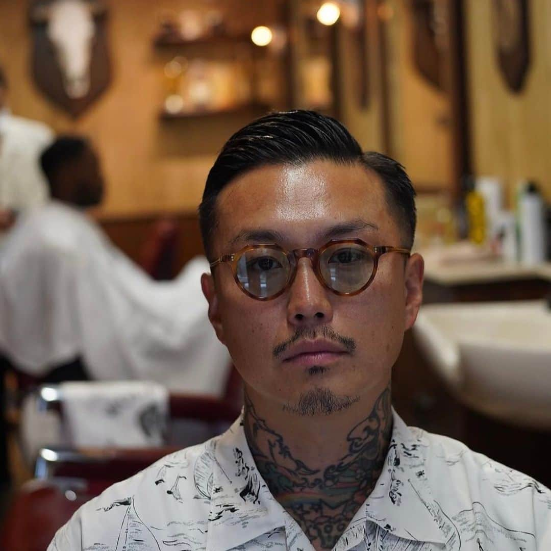 DRESSKINさんのインスタグラム写真 - (DRESSKINInstagram)「WOLFMAN BARBERSHOPのオーナー @takeshisohara さんのスタイル💇‍♂️💈  @wolfmanbarber  @teppei_kojima501   #wolfmanbarber #wolfmanbarbershop #jingumae #tradmans #dresskin #ウルフマンバーバー #ウルフマン #ウルフマンバーバーショップ #神宮前 #トラッドマンズ #松葉屋 #ドレスキン #メンズグルーミング #メンズコスメ #メンズヘアースタイル #メンズヘアーカット」6月3日 23時07分 - dresskin_official