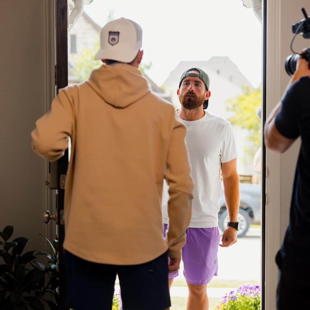 Dude Perfectさんのインスタグラム写真 - (Dude PerfectInstagram)「Welcome to the block! Neighborhood Stereotypes is LIVE on YouTube! 🏘️  Thanks to our friends at @clubcar for making this video happen!」6月3日 23時00分 - dudeperfect