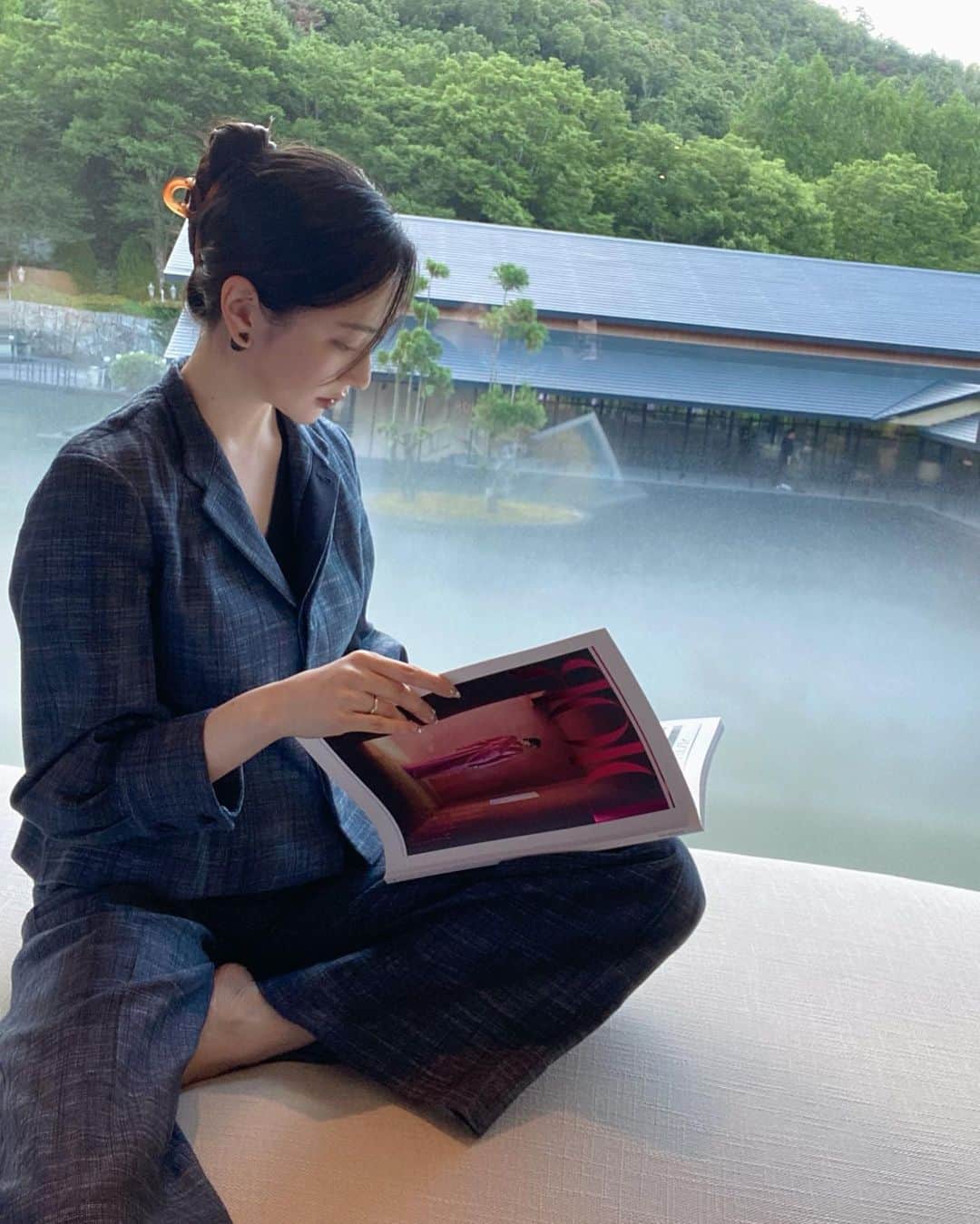 のインスタグラム：「Two minutes later….📙」