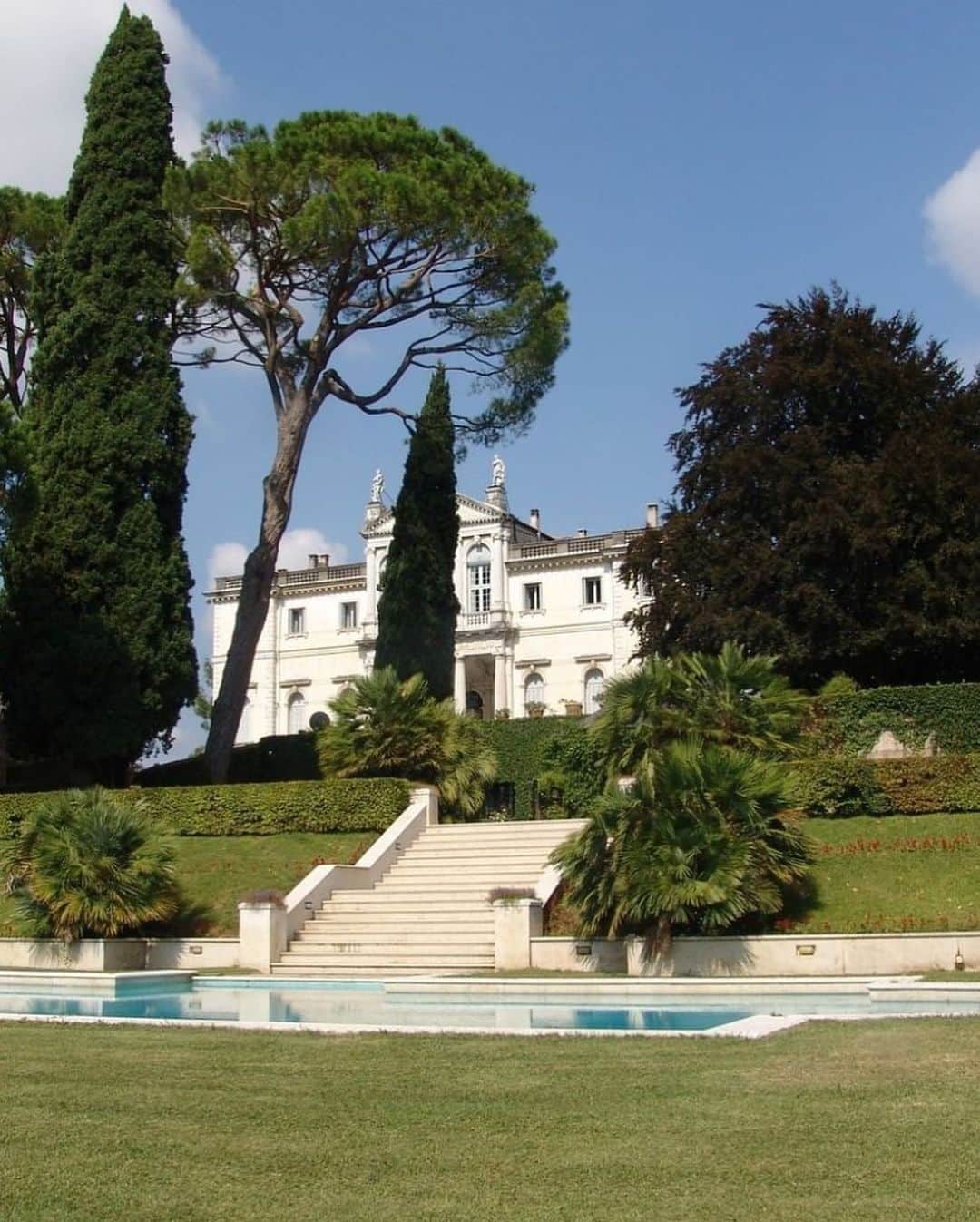 The Luxury Lifestyle Magazineさんのインスタグラム写真 - (The Luxury Lifestyle MagazineInstagram)「Situated in Conegliano, Treviso, Italy, this grand villa was built in the 1700’s and still preserves its design, architecture, and overall taste.   The villa features 10 bedrooms and 6 bathrooms with over 16,000 square feet of living space. The villa was designed by Venetian architect Baldassarre Longhena. The property’s hilltop location offers incredible views of the Alps and vineyards looking down.  This incredible estate is priced at €17M Euros / $18.2M USD.   By: Sotheby’s International Realty / Diletta Giorgolo S #TheLuxuryLifestyleMagazine #LuxuryLifestyleMagazine #Villa #PrivateVilla #Conegliano #Treviso #Italy #TrevisoItaly」6月4日 3時45分 - luxurylifestylemagazine