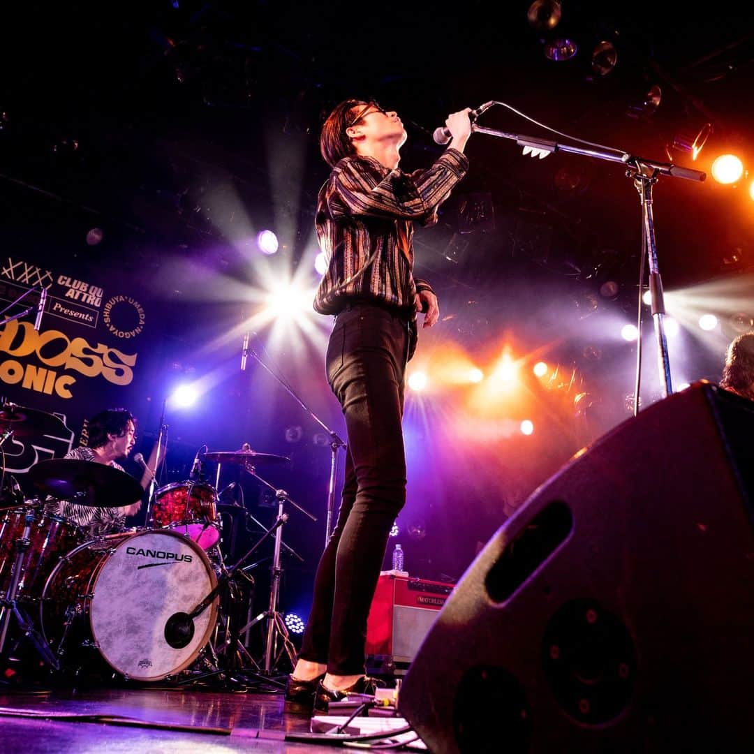 のインスタグラム：「Duo Sonic初日 梅田CLUB QUATTRO  photo by @__glistenphobia  #夜の本気ダンス #DUOSONIC」