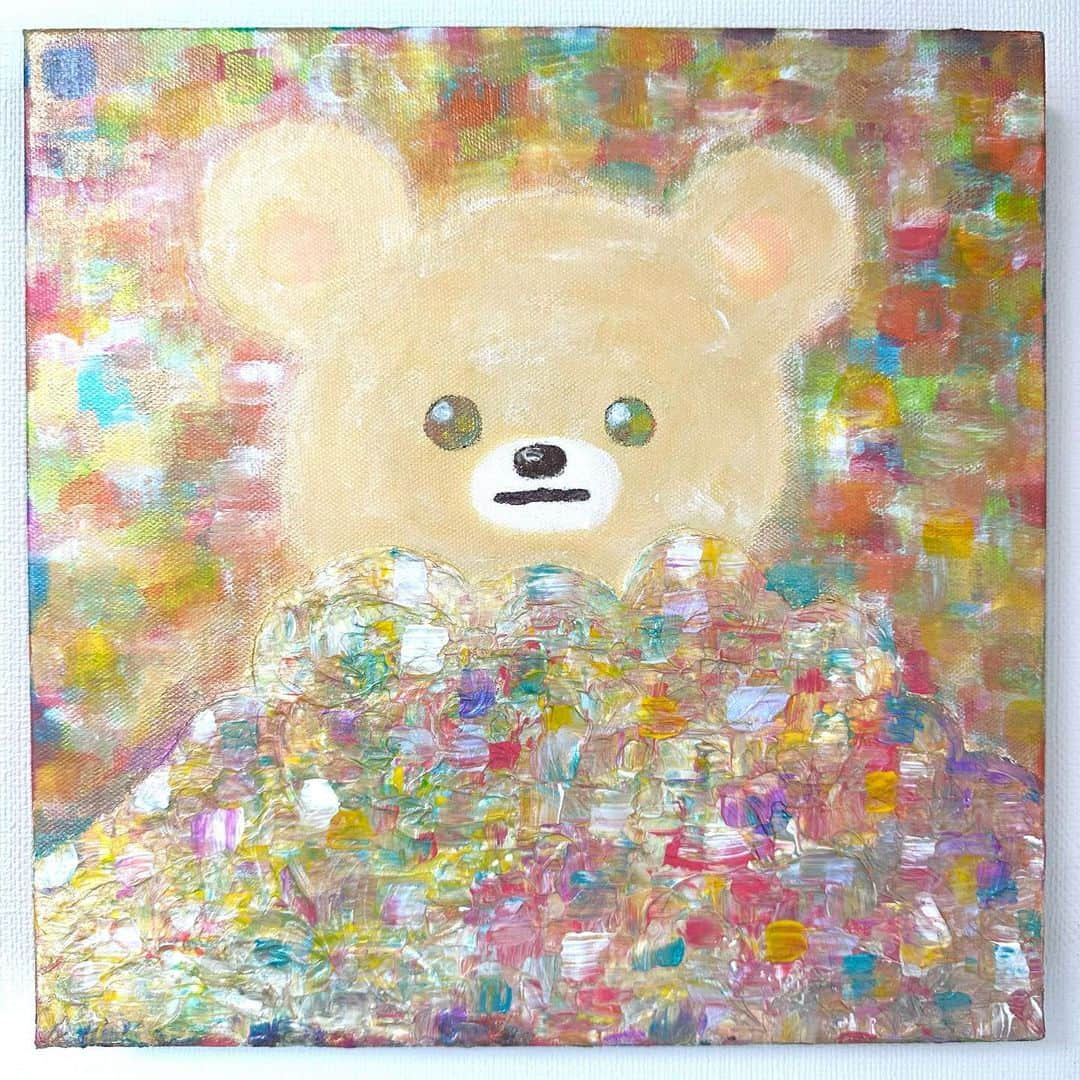 大村まなるのインスタグラム：「@manabu_ohmura  美しいくま/beautiful bear mixed media 30×30cm  #art #artwork #illustration #kawaii #anime #animal #artgallery #artist #artcollector  #アート #アートギャラリー #かわいい #くま #アクセサリー #ピアス #イヤリング #イラスト #いらすと #いらすとぐらむ #絵 #アートコレクター #動物 #サンリオ」