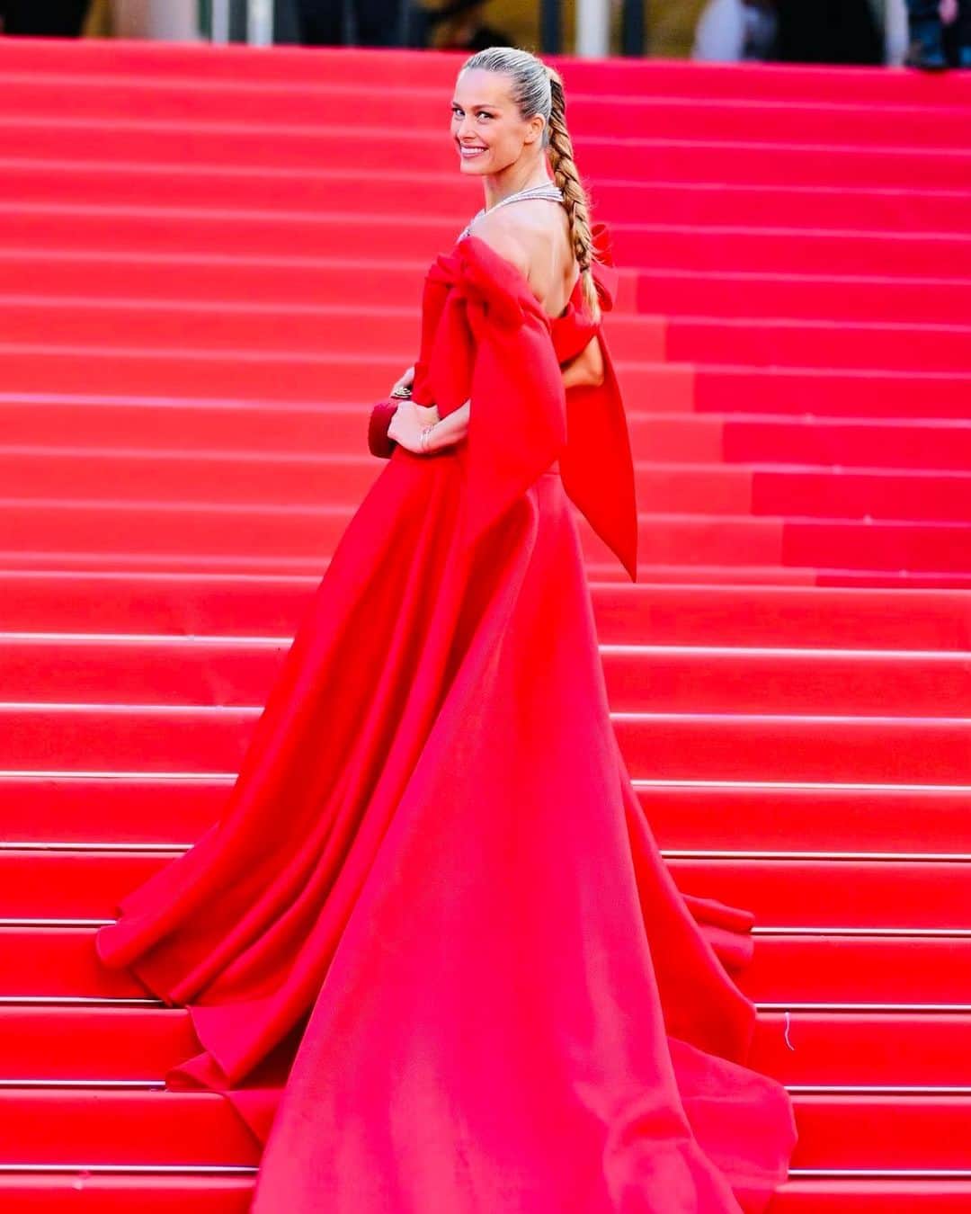 ペトラ・ネムコバさんのインスタグラム写真 - (ペトラ・ネムコバInstagram)「This red carpet look was definitely loved ❤️❤️❤️  #THANKYOU 4 the #LOVE  @britishvogue @voguefrance @voguejapan @vanityfairitalia @observer @parismatch   #SUSTAINABLEFashion look by:  Jewellery by @chopard  Dress by @benchellal  Clutch by @rossoyuki   Hair @alexandre_reboul  Make up @samira_pikpo    #Chopard  #CannesFilmFestival #Cannes2023」6月3日 21時33分 - pnemcova