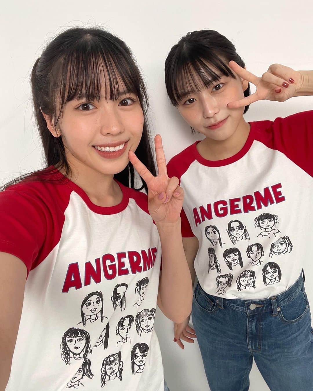 ANGERMEさんのインスタグラム写真 - (ANGERMEInstagram)「.  GUさんとHello! Projectのコラボ✨  25周年記念コラボTシャツやバッグ、 各グループのTシャツやアクセサリーが  6月16日(金)に販売開始です！！！！！！  アンジュルムが企画したTシャツは、 “ANGERME”とメンバーの似顔絵、裏には“KEEP YOUR SMILE！”の文字がデザインされています☺️💙  そしてアクセサリーは、 天使の涙をイメージしたイヤーカフです🪽💧  ぜひGETしてください！！！  #GU #helloproject #ハロプロ #angerme #アンジュルム #伊勢鈴蘭 #橋迫鈴 #為永幸音」6月3日 21時33分 - angerme_official