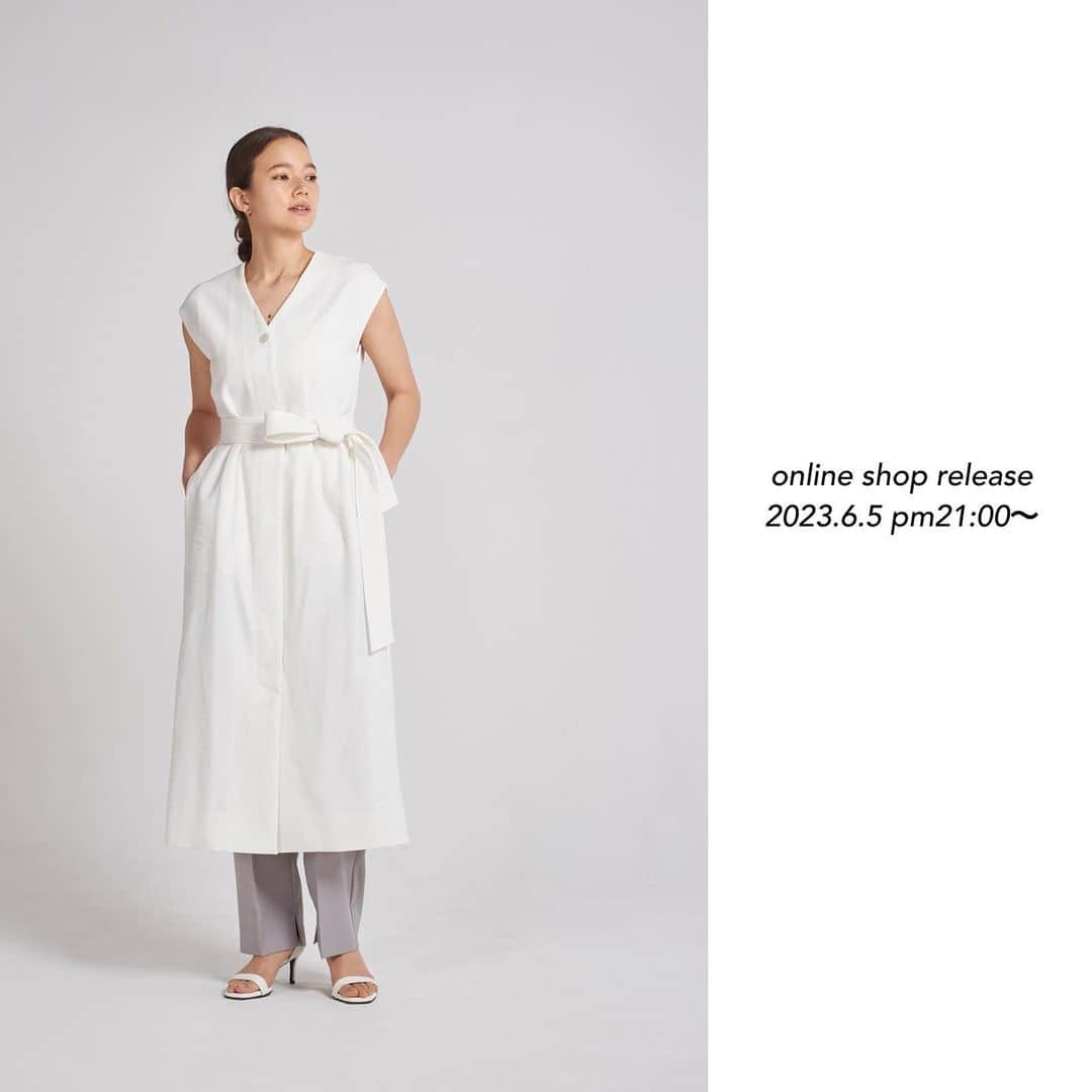 yoriのインスタグラム：「*online shop release*  6/5 pm21:00〜 2023summer 新作が入荷致します！  詳細は商品ページをご覧ください！  #ヘムフレアトリコットカットソー #ロングハイウエストジレ #ウォッシャブルリネンロングワンピース  #ボックスサテンワンピース  #yori_japan」