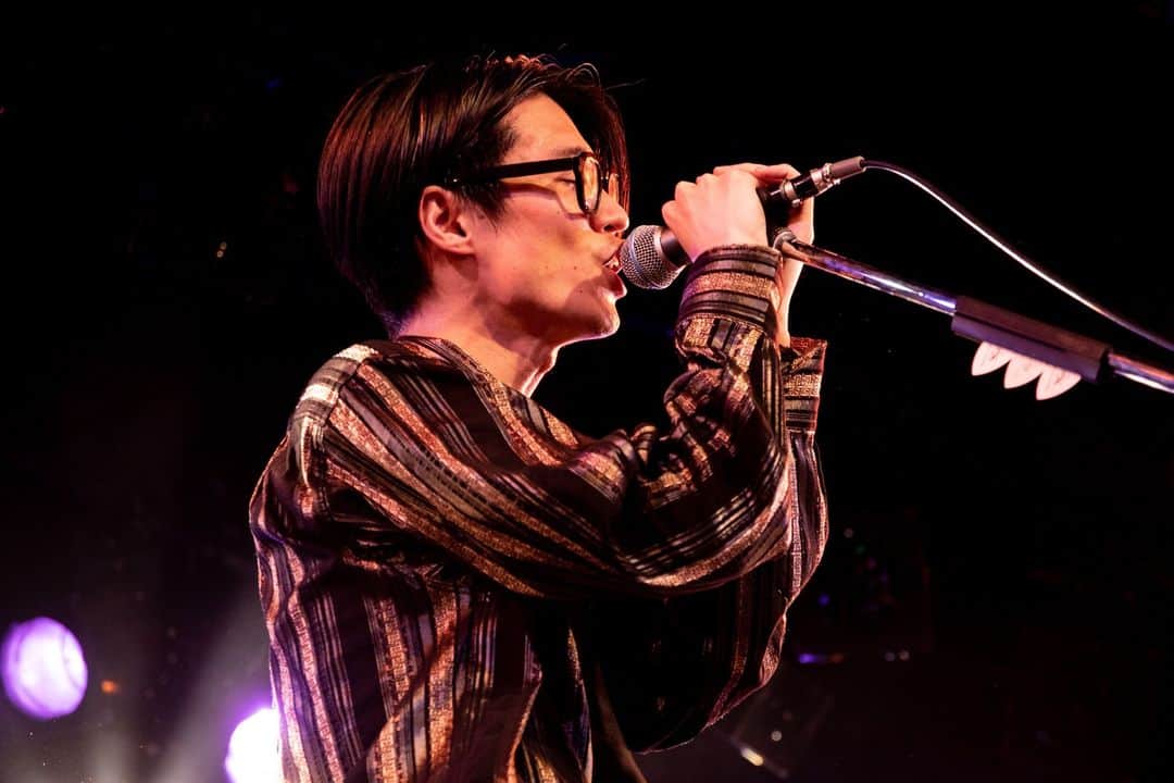 のインスタグラム：「Duo Sonic初日 梅田CLUB QUATTRO  photo by @__glistenphobia   #夜の本気ダンス  #DUOSONIC」