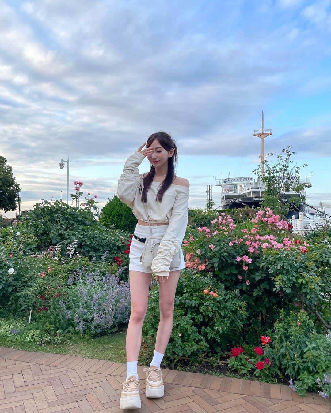 のインスタグラム：「やっとアプデした～🩵🪽 最近の天気ムズくない？」