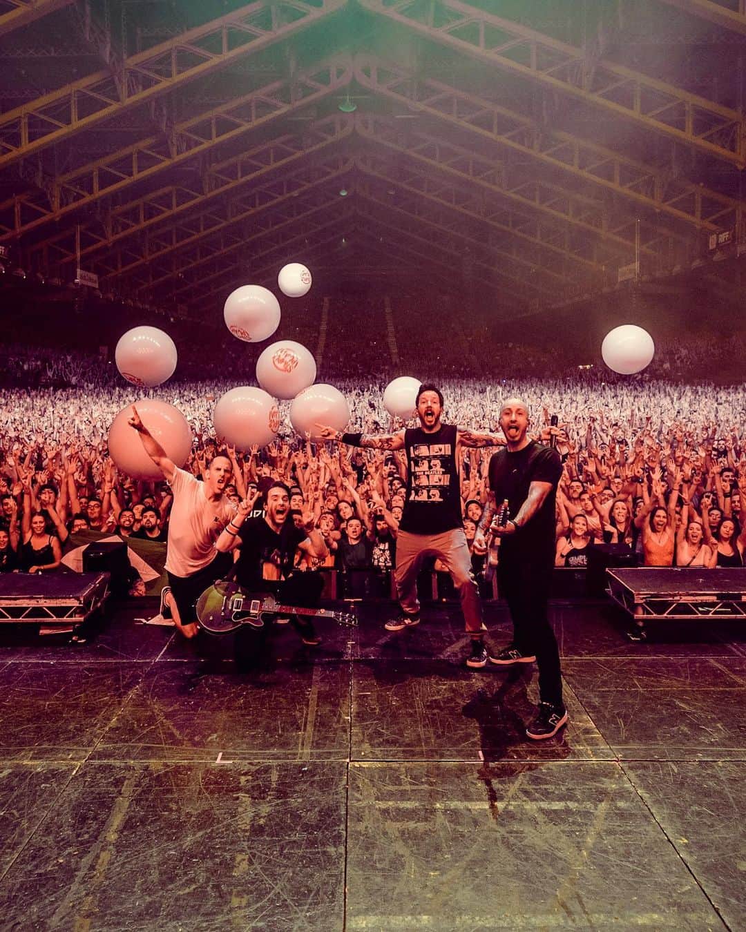 ピエール・ブーヴィエのインスタグラム：「Merci Lyon!  Vous étiez formidables!!  Back at it today in Rimini Italy for @slamdunkitaly @slamdunkmusic 📸 @skylerbarberio」