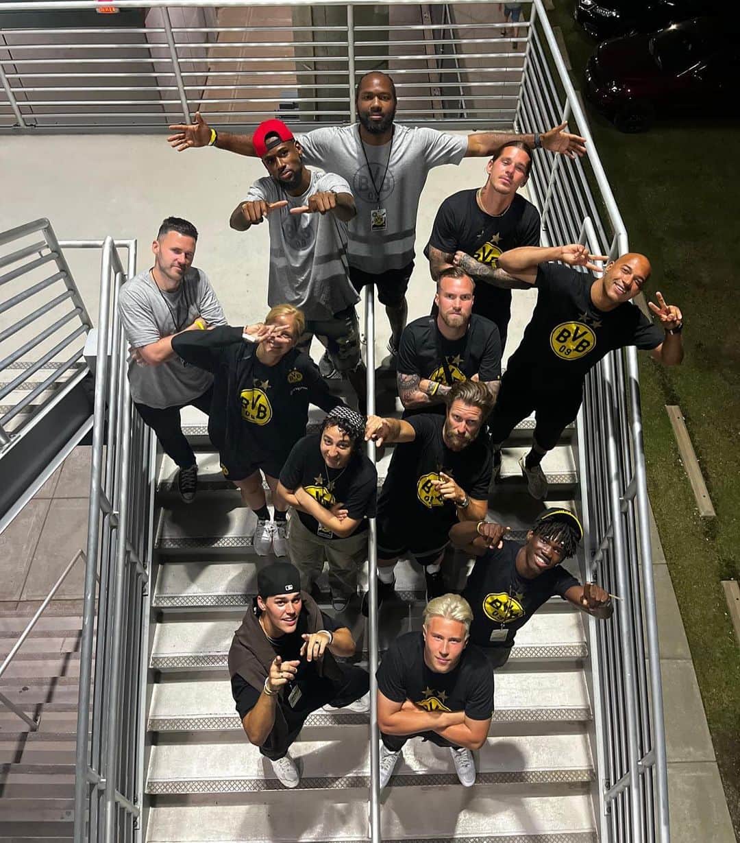 ケヴィン・グロスクロイツのインスタグラム：「Tolle Leute kennengelernt 🤝💯 @dedebvb17 bleibt halt Dede (Katastrophe) 😂😂❤️❤️ #bestermann  #isso @blackyellow」