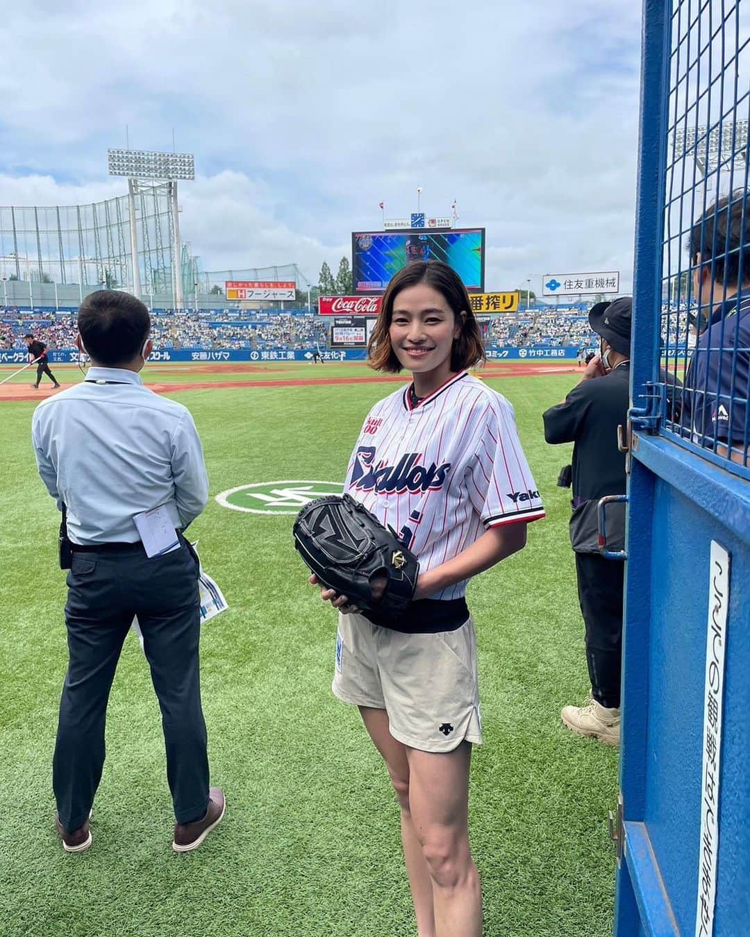 才藤歩夢のインスタグラム：「. 💎⚾️始球式⚾️💎  日本生命セ・パ交流戦　2023 ヤクルトvs楽天　 マイナビデー　  オールスターゲーム2019以来 4年ぶり2度目の登板🤣⚾️🏟️  ありがとうございました🥹🫶  💄@naokoshinohara   @mynavi_sponsorship  #マイナビ　#マイナビデー　 #セパ交流戦  #神宮球場　 #ヤクルトスワローズ #楽天イーグルス　 #始球式　 #デサント　#DESCENTE  @descente_jp」