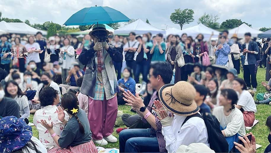 堂島孝平さんのインスタグラム写真 - (堂島孝平Instagram)「東京蚤の市。サングラスを貸してくれた方々、帽子を貸してくれた方、日傘を貸してくれた方、カメラで撮らせてくれた方、ありがとうございました。借り物ギグ。」6月3日 22時07分 - dojima_kohei