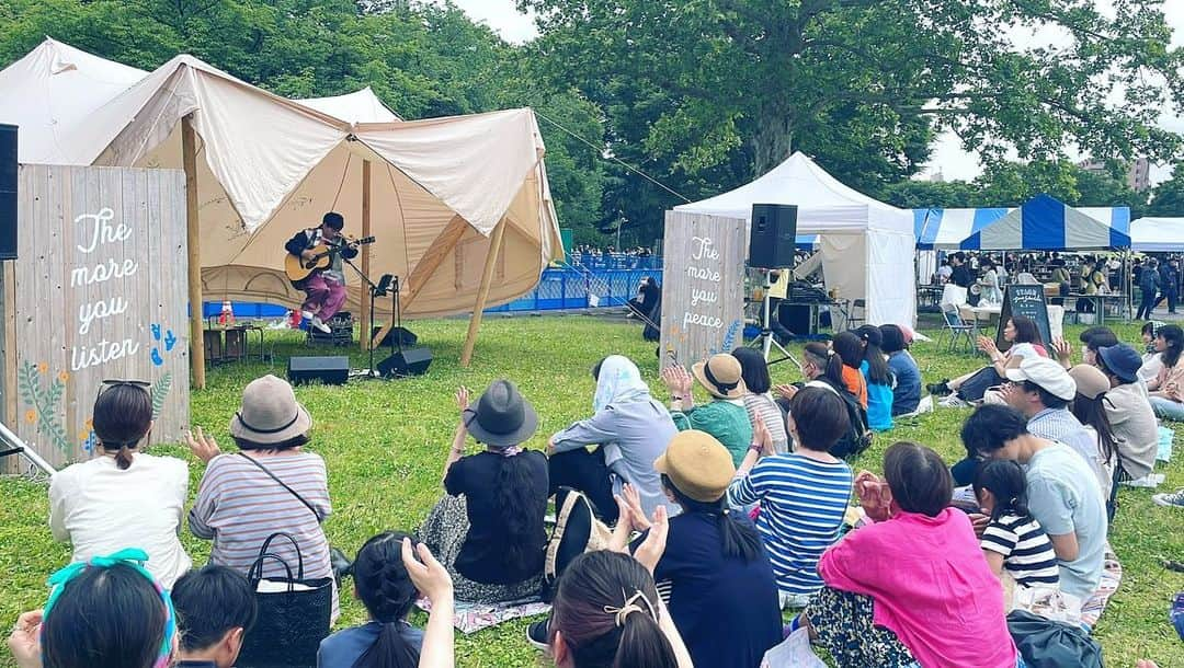 堂島孝平さんのインスタグラム写真 - (堂島孝平Instagram)「東京蚤の市。サングラスを貸してくれた方々、帽子を貸してくれた方、日傘を貸してくれた方、カメラで撮らせてくれた方、ありがとうございました。借り物ギグ。」6月3日 22時07分 - dojima_kohei