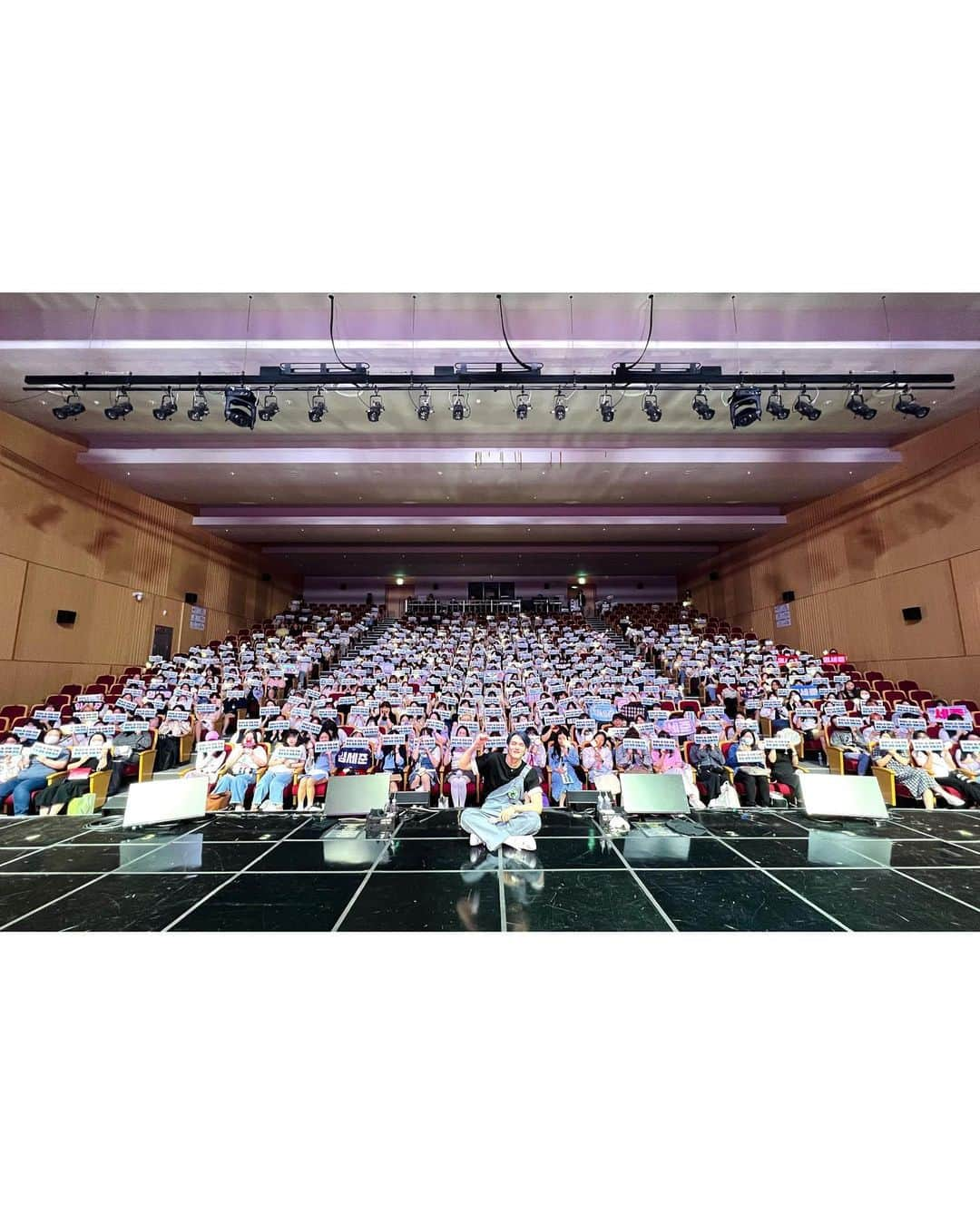 Victonさんのインスタグラム写真 - (VictonInstagram)「[#임세준] #LIMSEJUN 1st FANMEETING <#Sejuney_Land>🎡 우리만의 Utopia, 세주니랜드에 함께해주신 앨리스 여러분 정말 감사합니다💛💙  반짝반짝 빛나는 최고의 스페셜 게스트 숩숩 #수빈 & 우야 #승우🫶도 함께여서 더욱 행복했던 하루!  마음에 오래 오래 새겨질 소중한 오늘😊 앞으로도 #세준 이와 함께, 서로의 마음을 환한 빛으로 채워가요🌟 세주니와의 Utopia는 영원히 계속될 거예요🥰」6月3日 22時07分 - victon1109