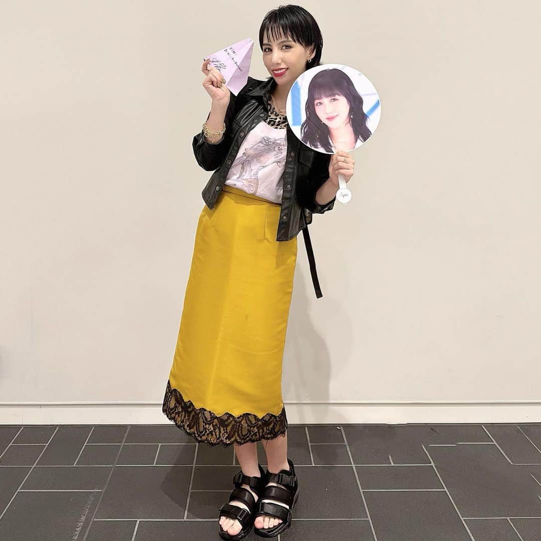 のインスタグラム：「. 地元愛知に推し活。 江崎ひかるちゃんが投げてくれた紙飛行機ゲットしてハッピーですはい。 . #kep1er #ヲタ活」