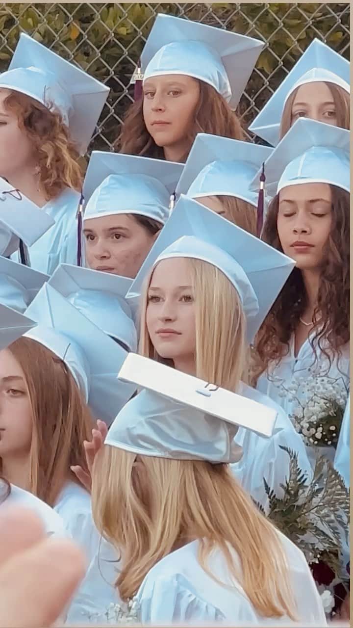 ベン・ワッツのインスタグラム：「Lil Rube graduates middle school ,  they grow so quickly the cliche is so true .  The ceremony was fantastic and reason for a lotta proud parents.  #prouddad #graduation #rubywatts #benwatts」