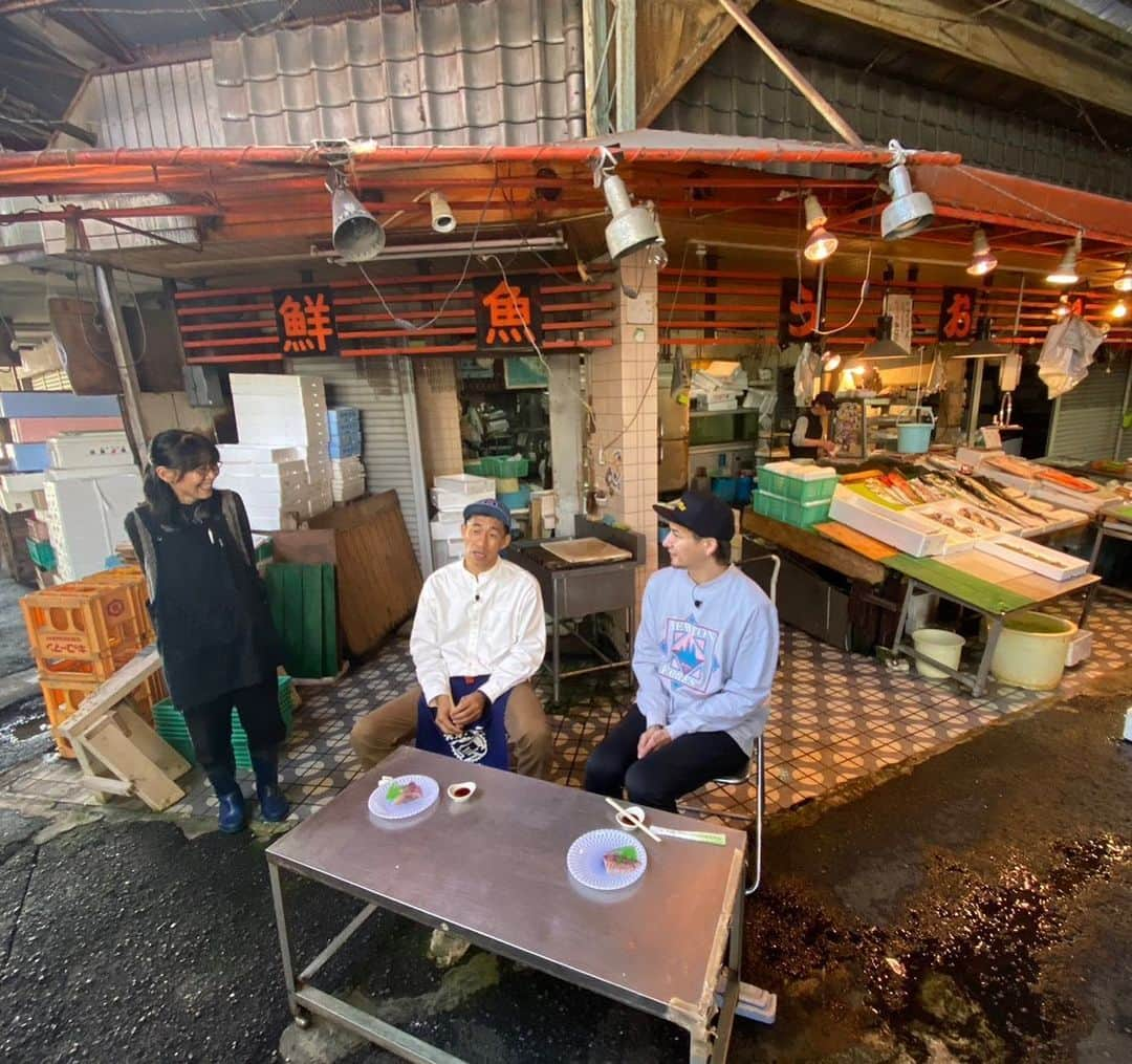 石田靖さんのインスタグラム写真 - (石田靖Instagram)「テレビ大阪⑦『発見‼️食遺産』 ゲストのJOYさんと和歌山市&田辺 で食遺産レシピ探し 昭和レトロな商店街から聞き込みSTART💨 OAでお確かめください #テレビ大阪 #発見食遺産 #食遺産レシピ #和歌山グルメ #七曲商店街 #田辺グルメ #梅本家 #紀州南高梅  #江川漁港 #JOY #石田靖 #一期一笑」6月3日 22時27分 - yasulog