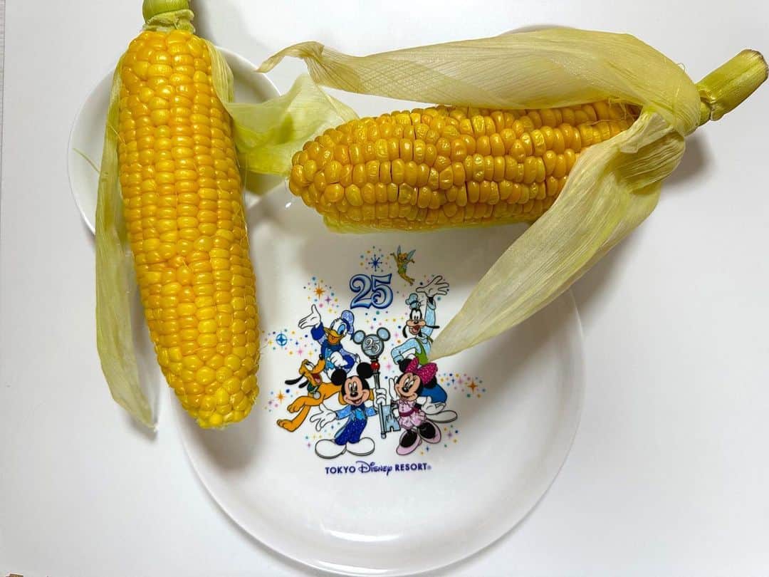 牧野真莉愛さんのインスタグラム写真 - (牧野真莉愛Instagram)「♡ ♡ ✨🌽とうもろこし🌽✨ 初めて自分で茹でました※電子レンジで 🌽🌽🌽🌽🌽 FIELD OF DREAMS GAME思い出した⚾️🌽 とうもろこし畑からJudge登場❤️左ポッケにカメラ入れてた📸💕 スタントンはとうもろこし入ってた🌽左ポッケ とうもろこし食べてたのだーれだ？？ ♡ ♡  #とうもろこし #🌽 #モーニング娘23 #牧野真莉愛」6月3日 22時27分 - maria_makino.official