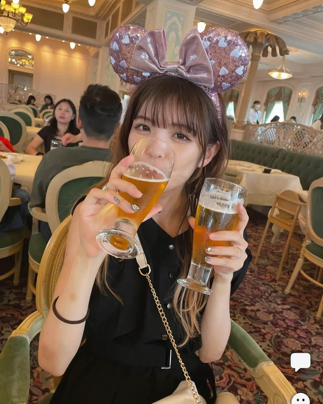 實近菜那（ななちゃら）さんのインスタグラム写真 - (實近菜那（ななちゃら）Instagram)「. .  DisneySea🏰🐭👑💓 beer beer beer 🍻  . . #Disney #disneysea #disneyland #disneygram #disneylove #disneyphoto #disneyfood #ディズニー #ディズニーコーデ #ディズニーシー #ディズニーグッズ #ディズニーグルメ #ディズニーカメラ隊 #ディズニー写真 #ディズニーカチューシャ」6月3日 22時28分 - na.chara