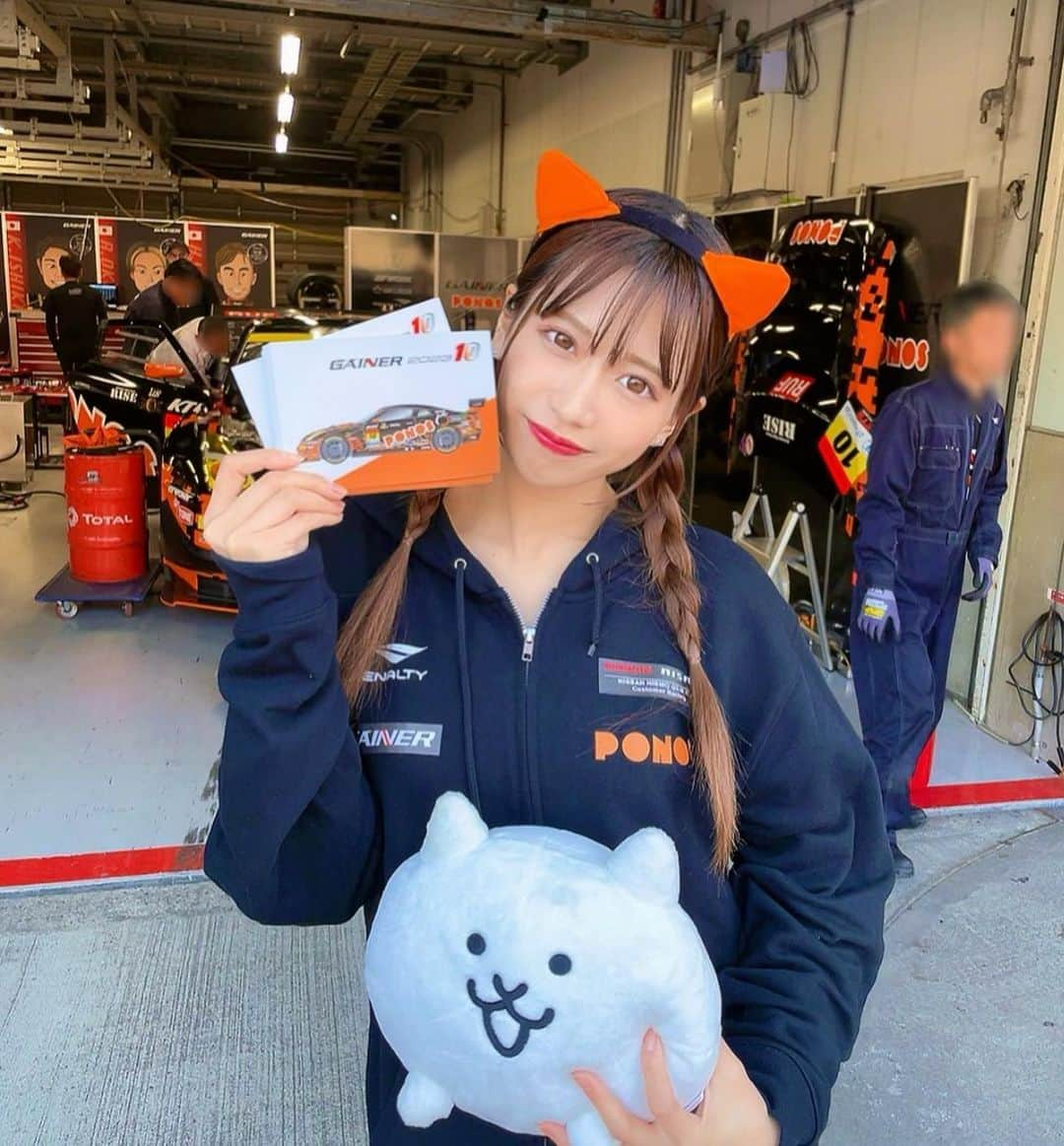 桜りんさんのインスタグラム写真 - (桜りんInstagram)「PONOS GAINER GT-R 10号車はQ1を見事突破し予選8番手👏🧡  #鈴鹿サーキット🏁  グリッド担当はセラちゃんです☺︎  明日の朝は［スポンサーステージ］も登壇します！  #レースクイン大賞 の新人部門の投票も宜しくお願いします🤍  明日の決勝も #10号車 の応援お願いします❣️  #レースクイン　#鈴鹿サーキット　#SUPERGT」6月3日 22時49分 - rin__sakura