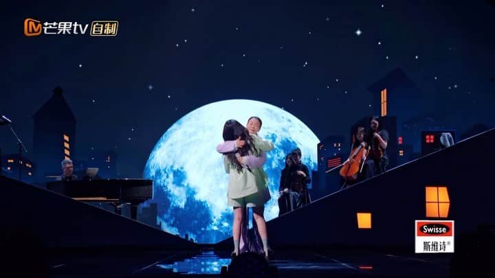 ウェイ・ルーシュエンのインスタグラム：「莫非這是上天善意的安排 好讓心更堅定　彼此更接近　真愛～  #我的愛 #聲生不息寶島季」