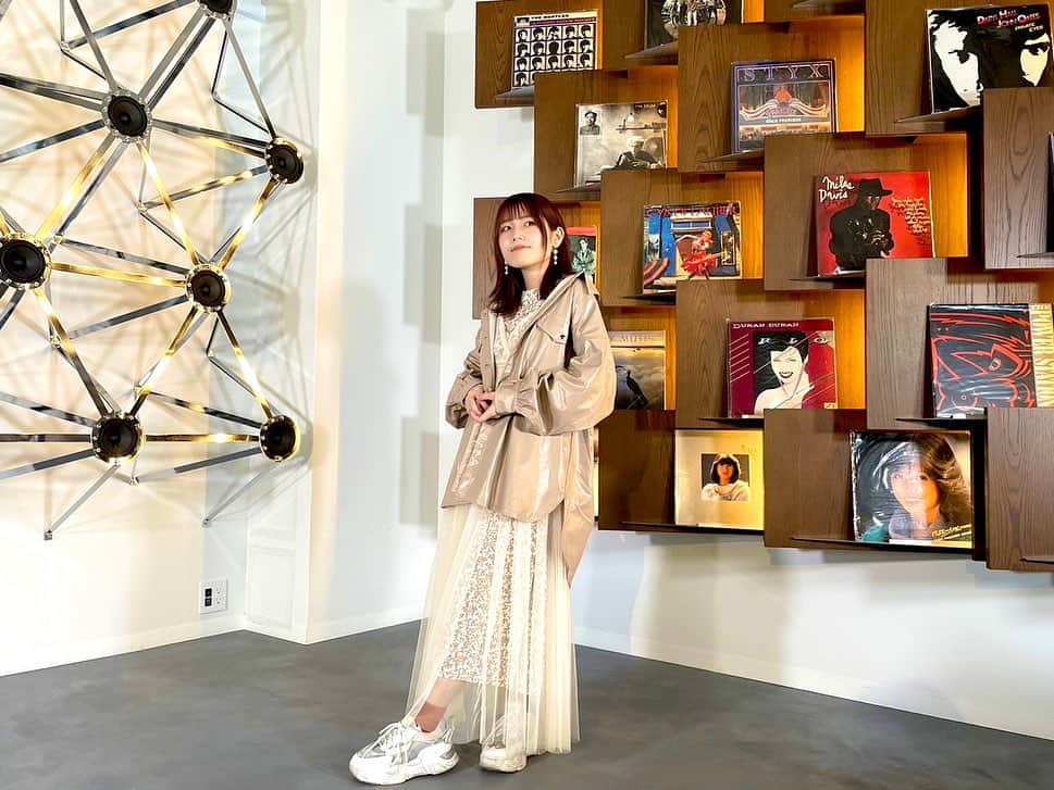のインスタグラム：「. スタジオ良、衣装良、だったので撮ってもろた☀︎ シースルーのキャミワンピが優勝すぎるんだ、、、 . . . #写真 #服 #衣装 #photo #fashion #amazon #ssw #amazonmusic #WHITEBOX」
