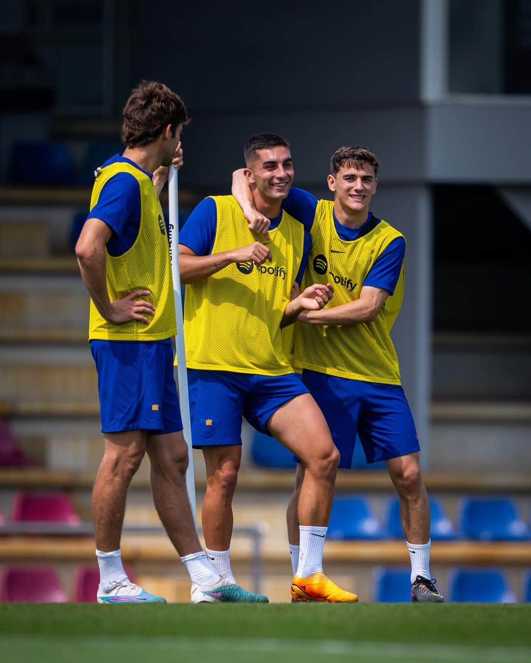 FCバルセロナさんのインスタグラム写真 - (FCバルセロナInstagram)「All smiles in Barcelona 💙」6月3日 22時54分 - fcbarcelona