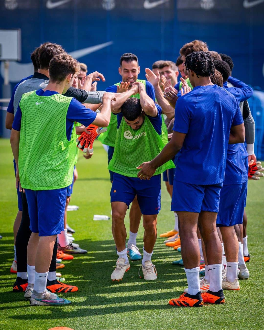 FCバルセロナさんのインスタグラム写真 - (FCバルセロナInstagram)「All smiles in Barcelona 💙」6月3日 22時54分 - fcbarcelona