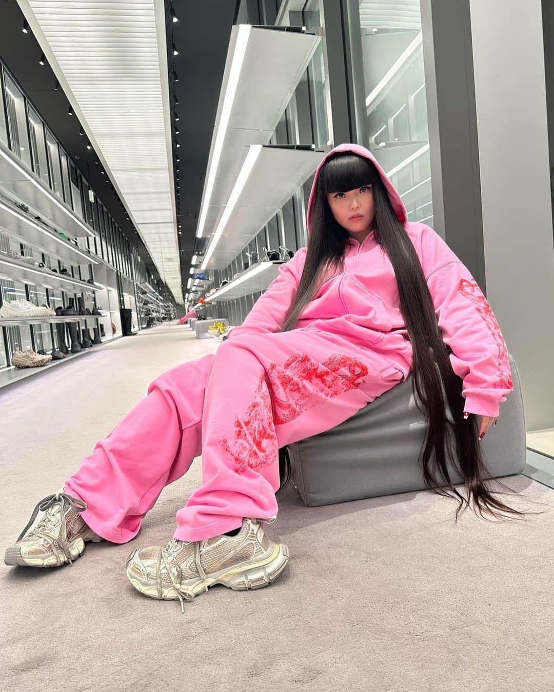 森山穂乃香のインスタグラム：「@balenciaga #Balenciaga Spring 24 Collection. EXCLUSIVE RELEASE🩷🎀🪽」
