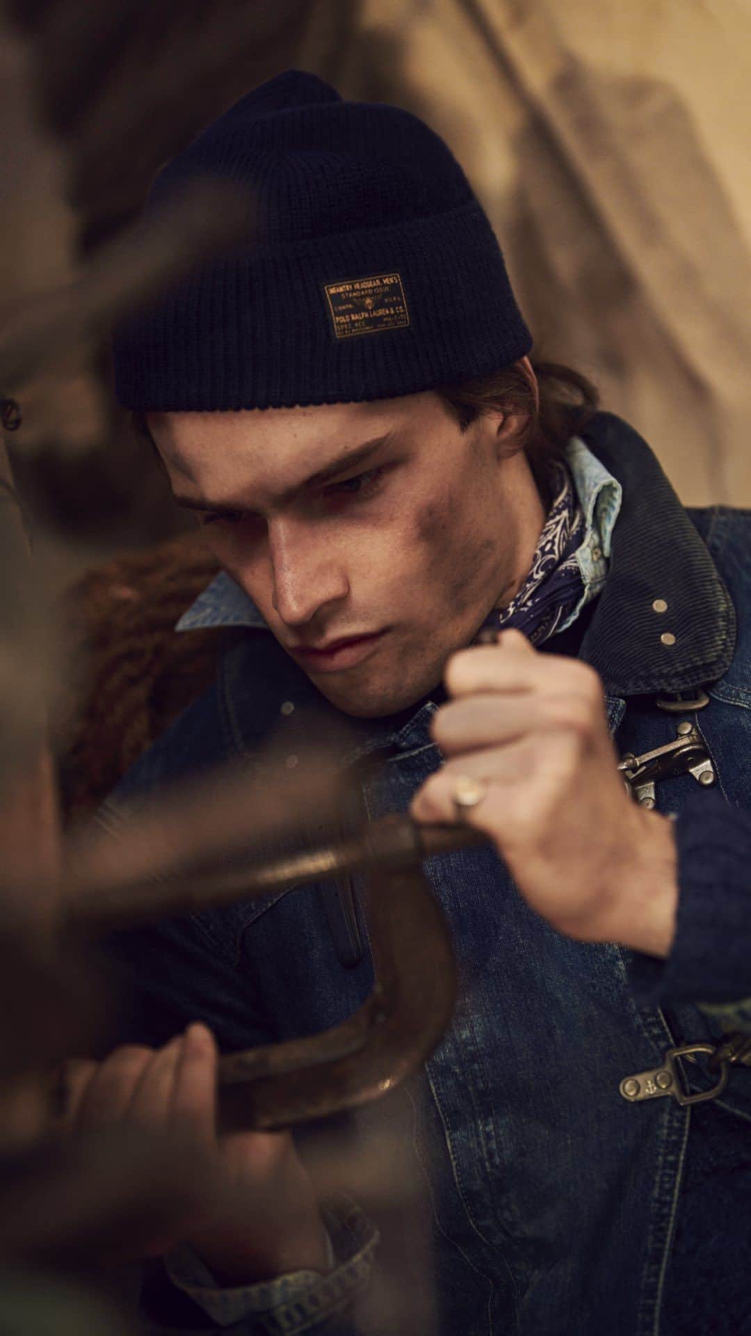 Polo Ralph Laurenのインスタグラム：「The clasp of a jacket. The snug fit of a beanie.   Thoughtful craftsmanship and distinctive details capture the essence of #PoloRLStyle.   Shop more from #PoloRalphLauren via the link in bio.」
